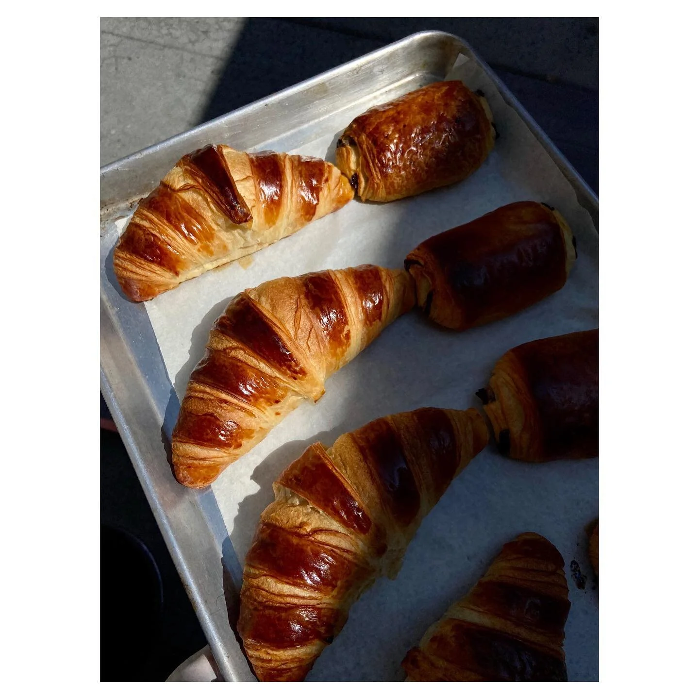 It is croissant time! 🥐 🔥 
.
.
.
#croissant #vienoiserie #coffeeaddict #dtla #downtownlosangeles #localbusiness #mmemrla