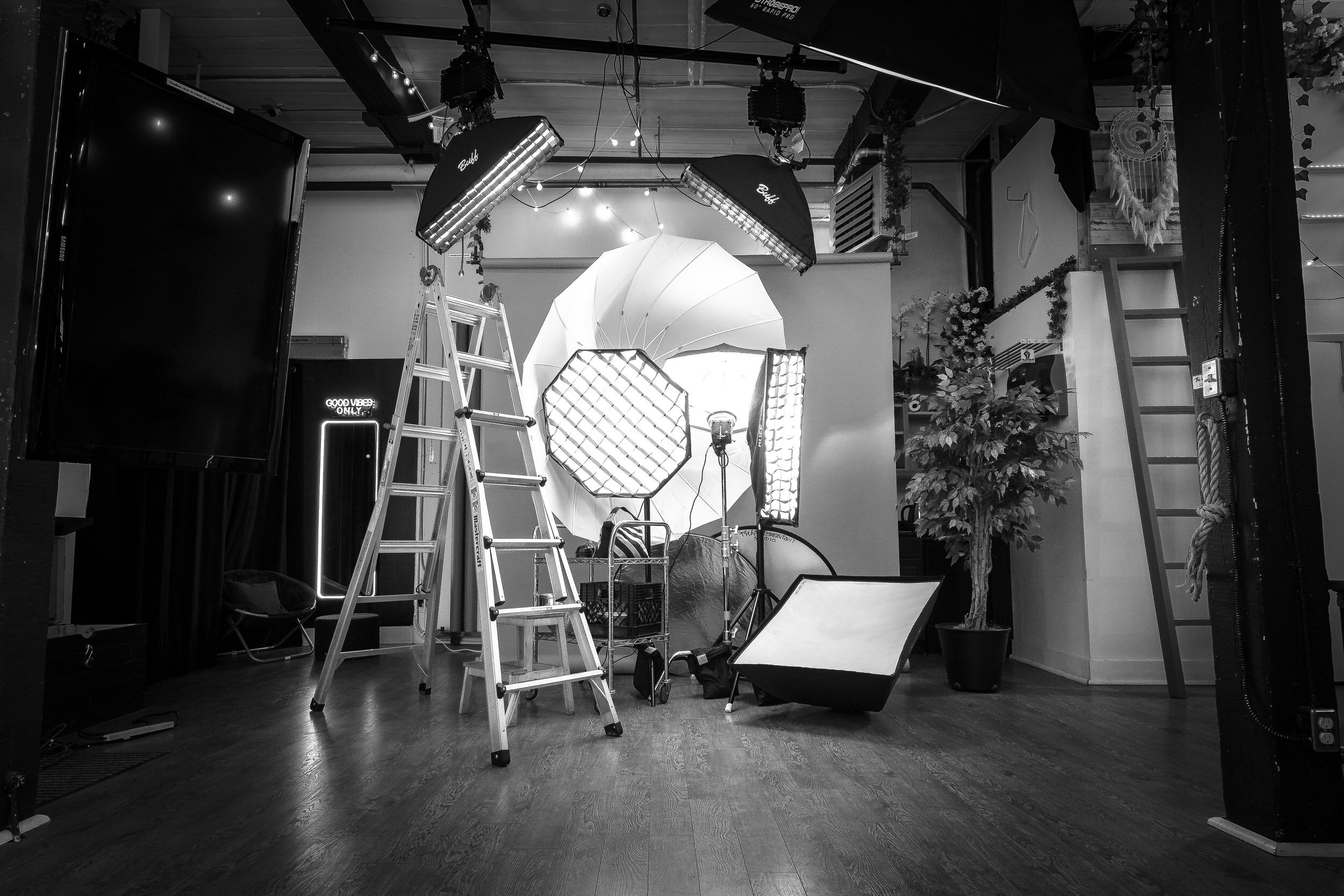 Toronto Photo & Video Studio Rental (As Low as 60/h w. Lights!)