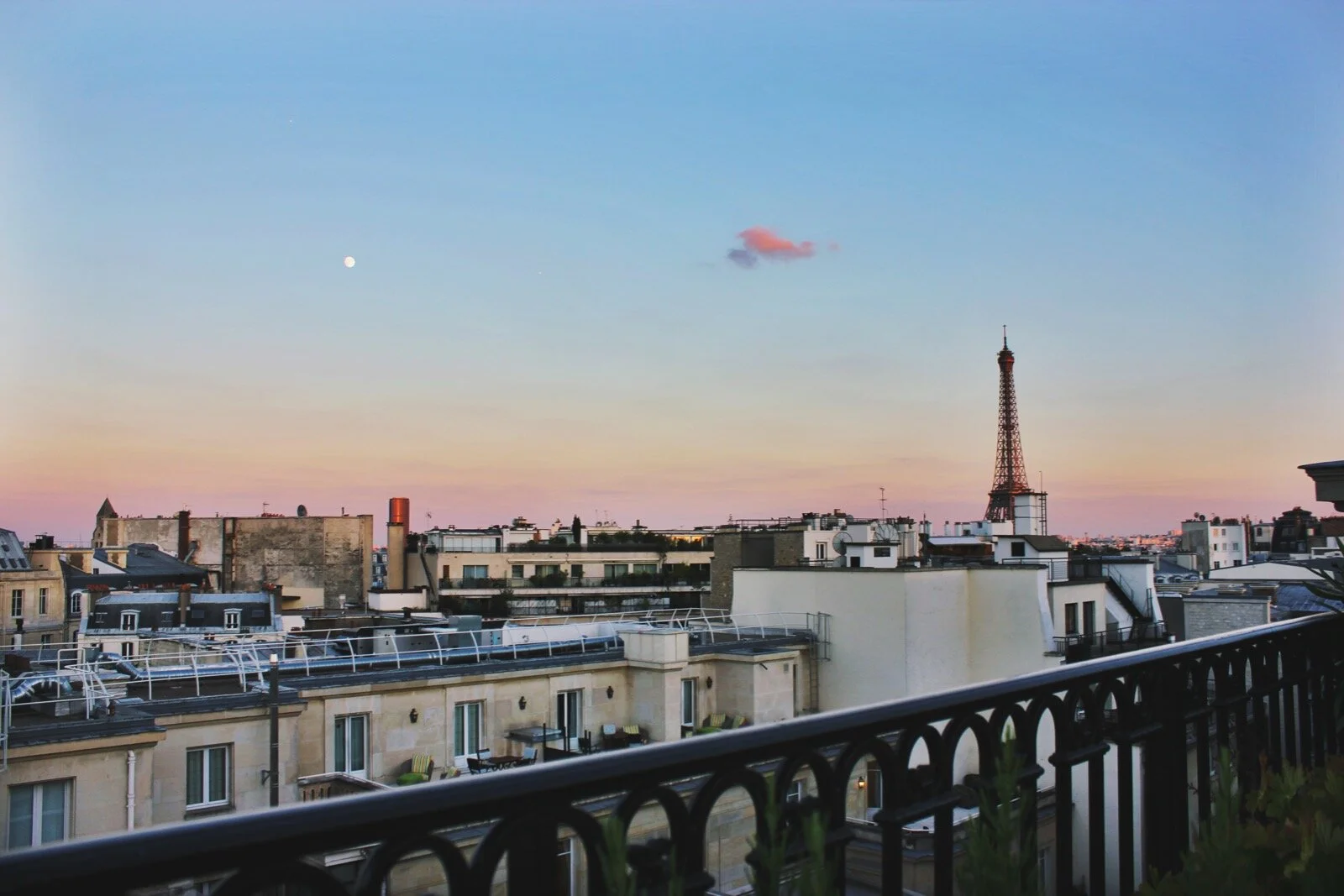 Paris alone. 
Photographed and edited by Amyra Atheefa, 2016. 