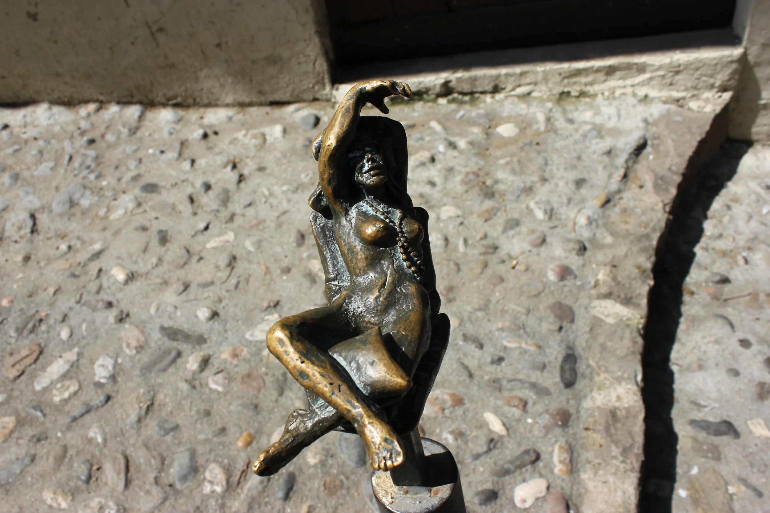 Lady in Barcelona. 
Photographed and edited by Amyra Atheefa, 2016. 