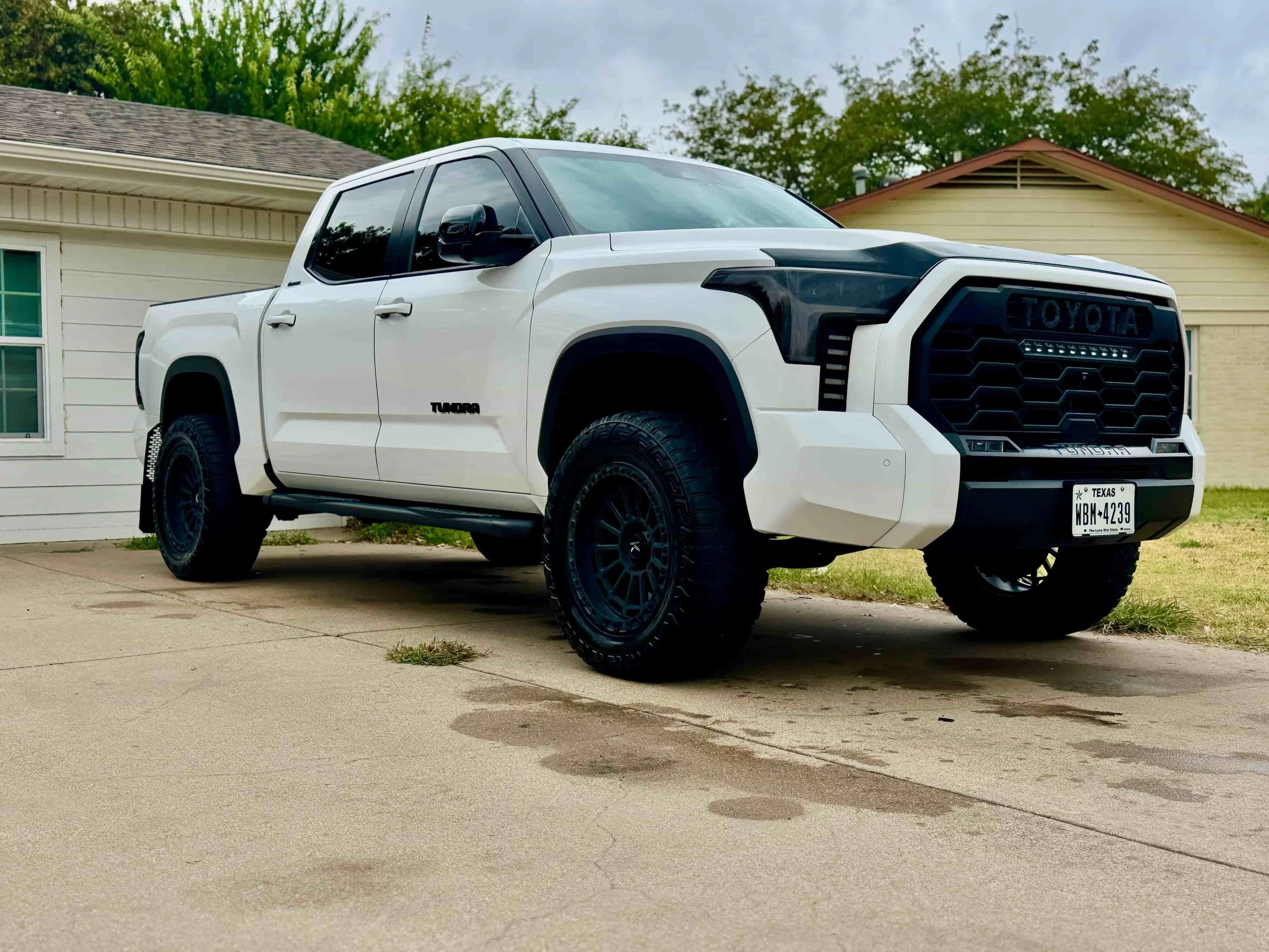 Ceramic coating Fort Worth Texas Toyota Tundra with 5 year ceramic coating. 