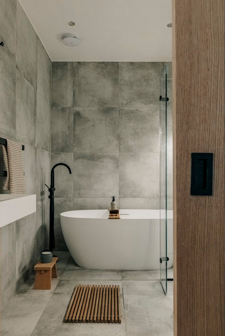 Wiltspoon House bathroom by fourteen am