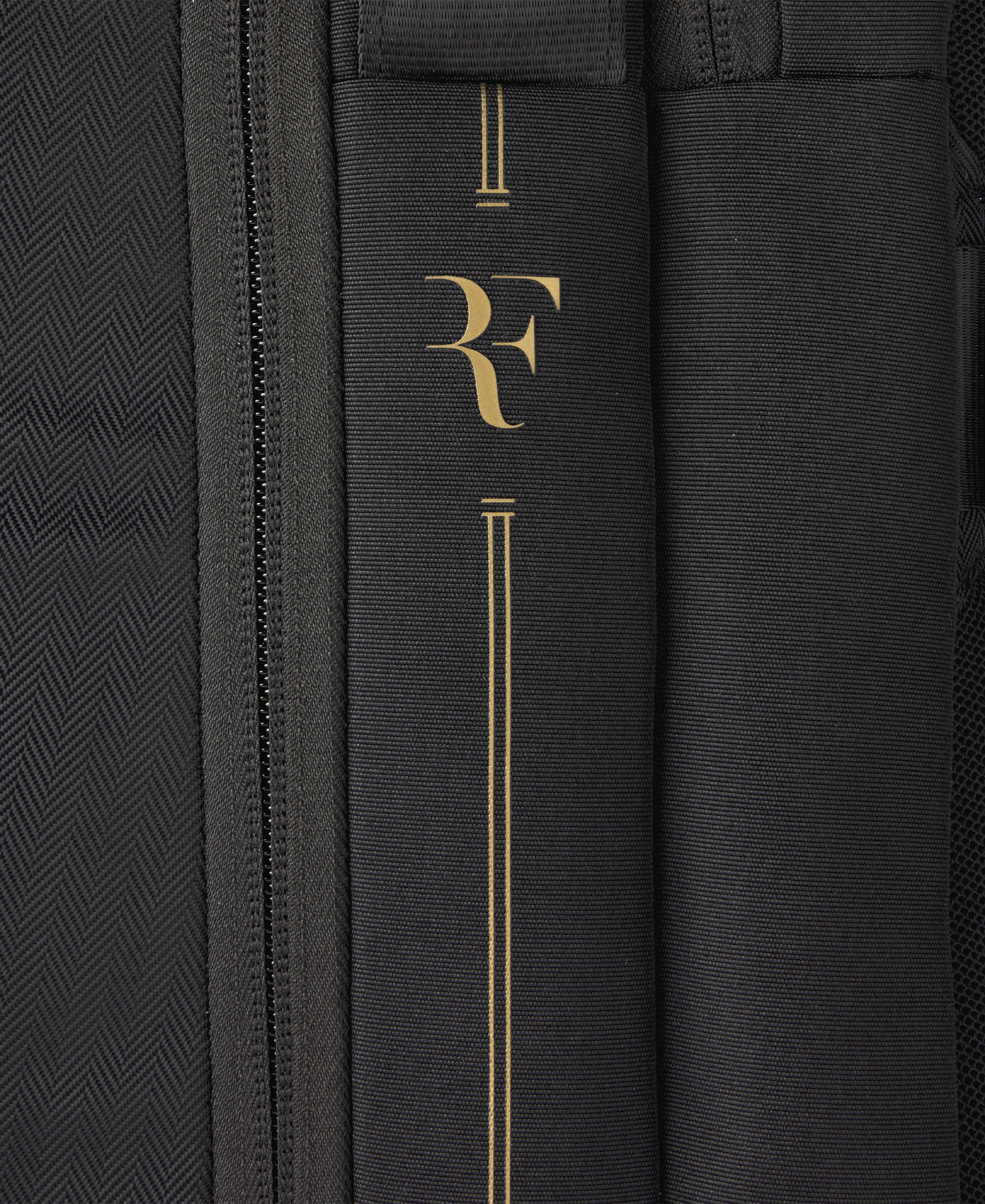 WR8048701_4_RF_TENNIS_BACKPACK_LAVER_CUP_2025_Black_Gold.png