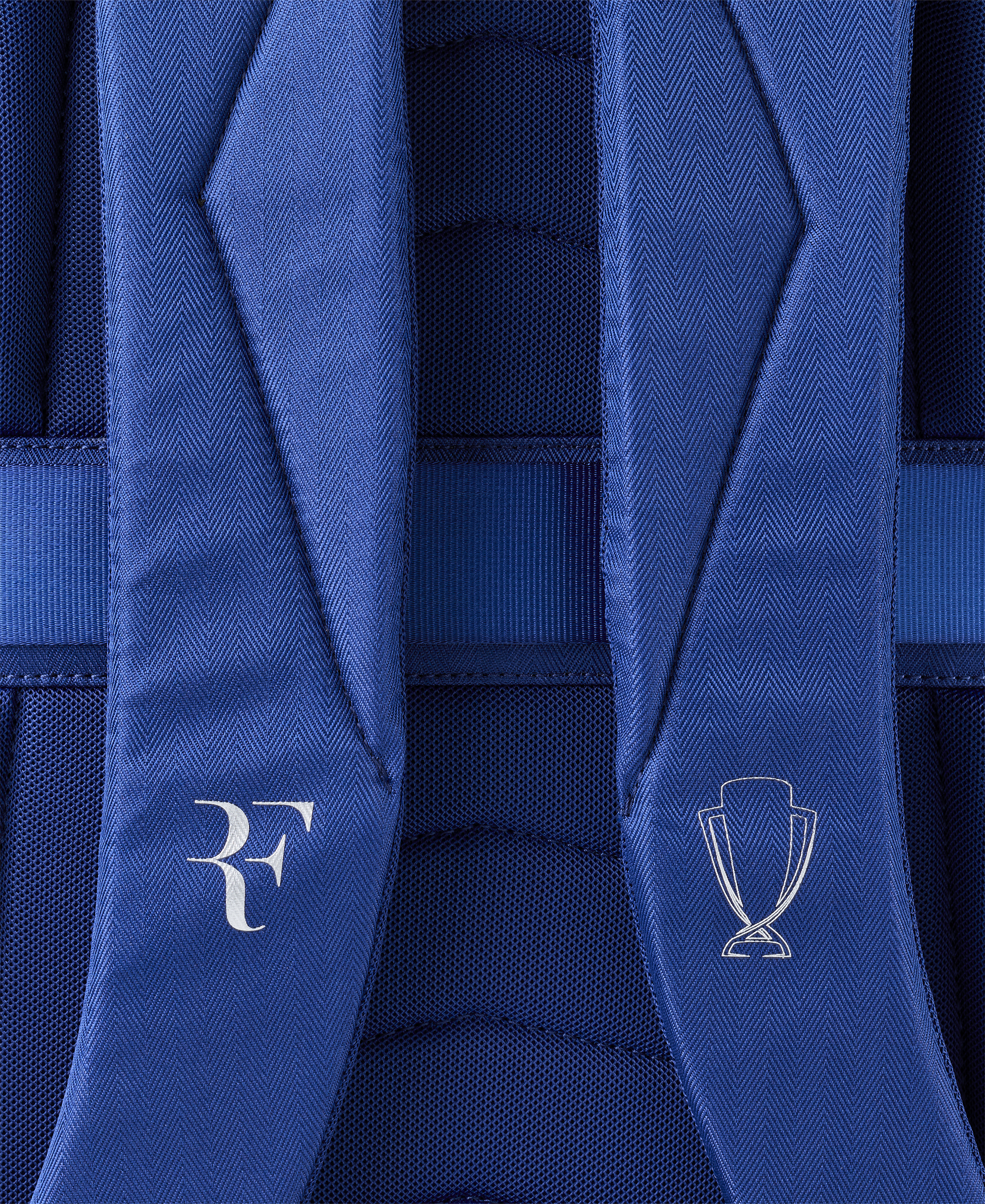 WR8057701_2_LAVER_CUP_2026_RF_TENNIS_BACKPACK_Navy_Red.png