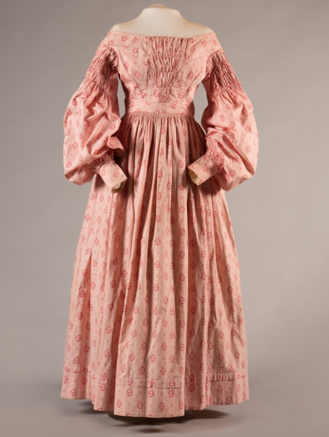 I&rsquo;ve recently been re-reading @kassiastclair&rsquo;s &lsquo;The Golden Thread&rsquo; lately, and it&rsquo;s made me think afresh about the way textiles move through people&rsquo;s lives &mdash; how a length of cloth can travel far beyond the pl