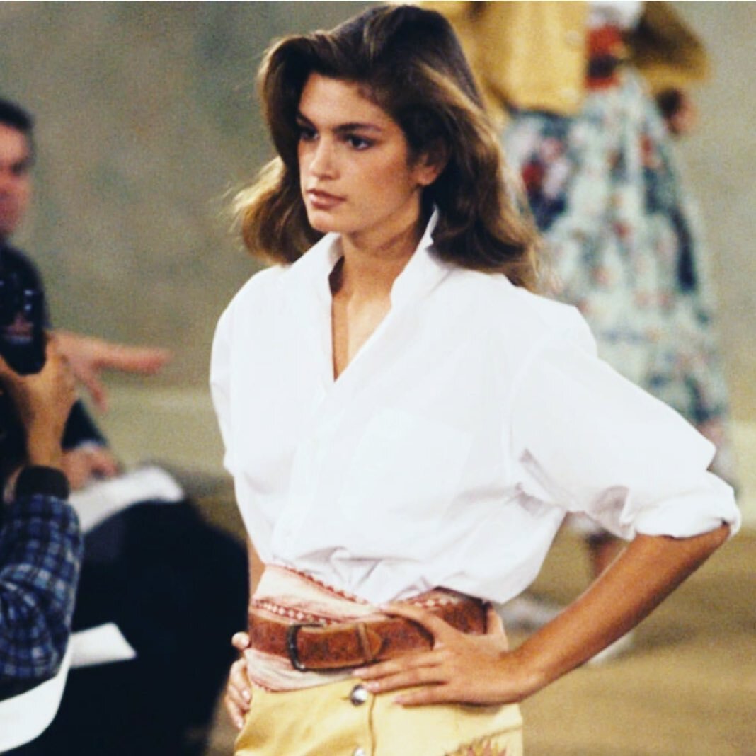MUSE:
Cindy Crawford, 1989

Photo credit: George Chinsee 
Soft smokey eyes and voluminous, lived-in hair

#cindycrawford #supermodel #muse #1980s #hair #makeup #inspiration #style