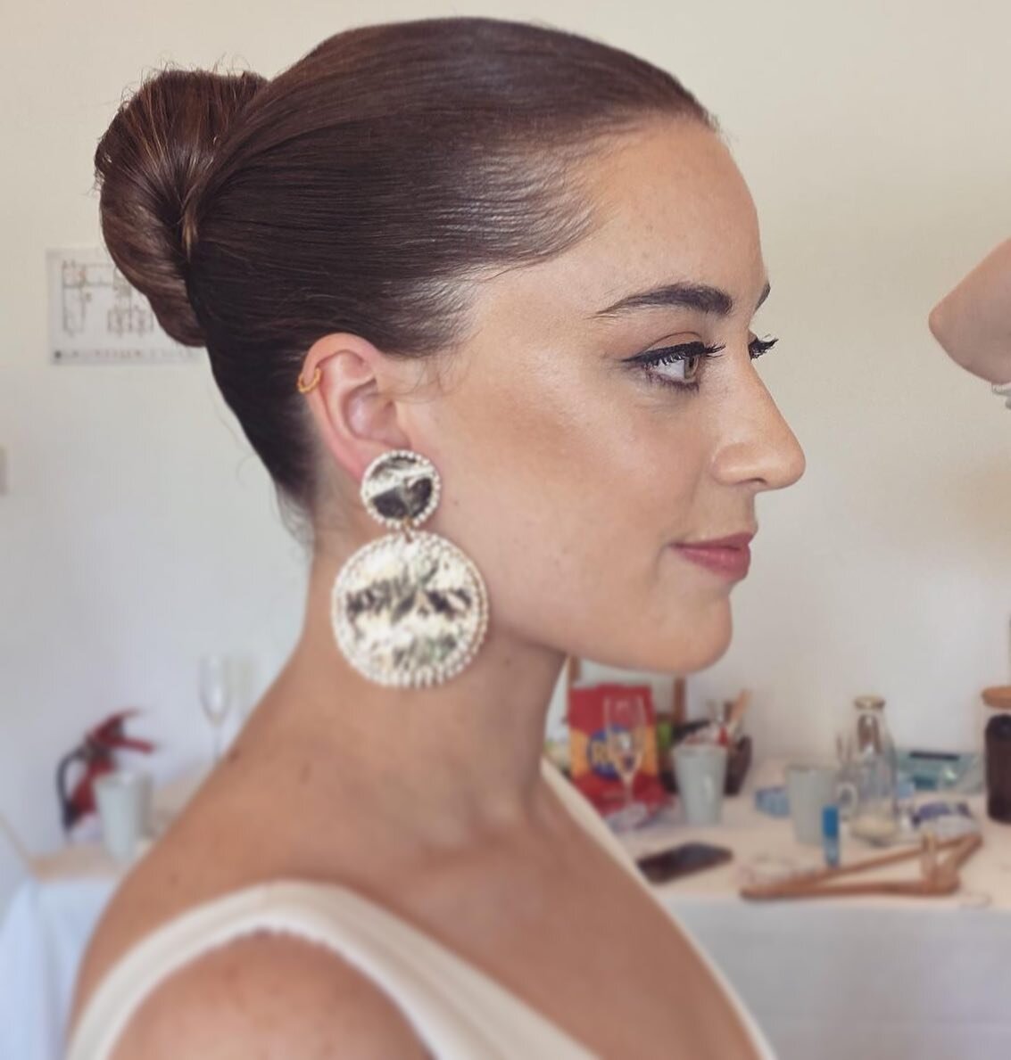 MILLY ❤️
Lovely Milly was married at @loftstudioslondon &amp; @loft_studios_events. 

For her hair, she opted for a super sleek bun with a strong middle part.

Makeup was kept fairly simple with sun-kissed Tom Ford skin, a flick of eyeliner and a sof