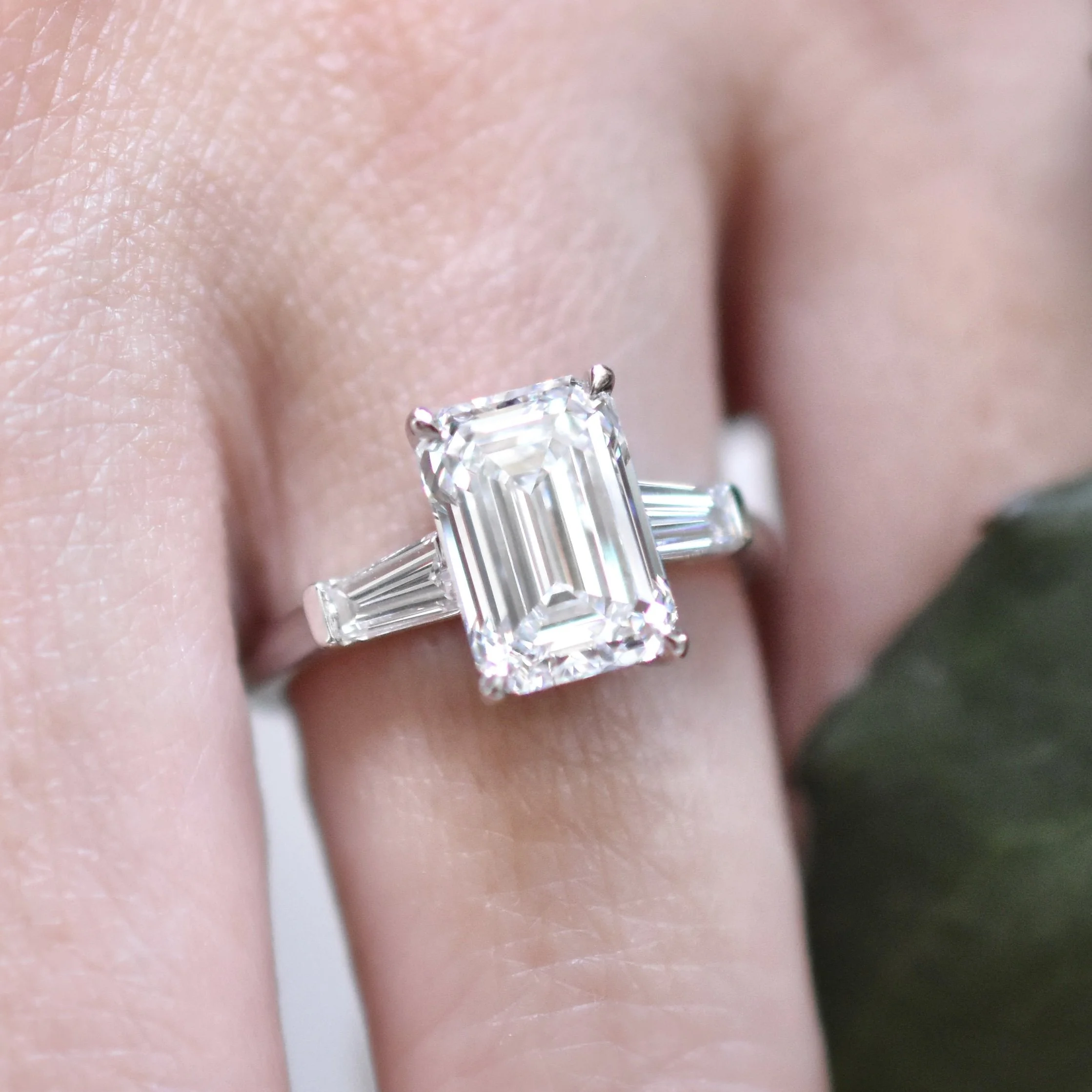 Wendy 3-Stone Emerald Diamond RingPhoto 27-9-24, 12 01 4.jpg