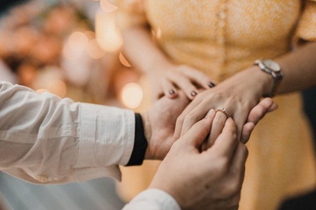 Proposing 101: 5 Questions to Get Started On Your Engagement Ring