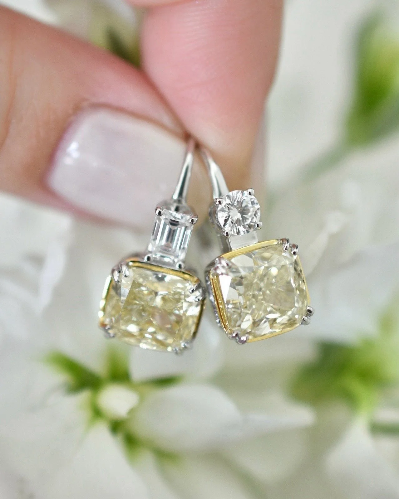 Icy yellow diamonds to brighten even the rainiest of days 💛❄️