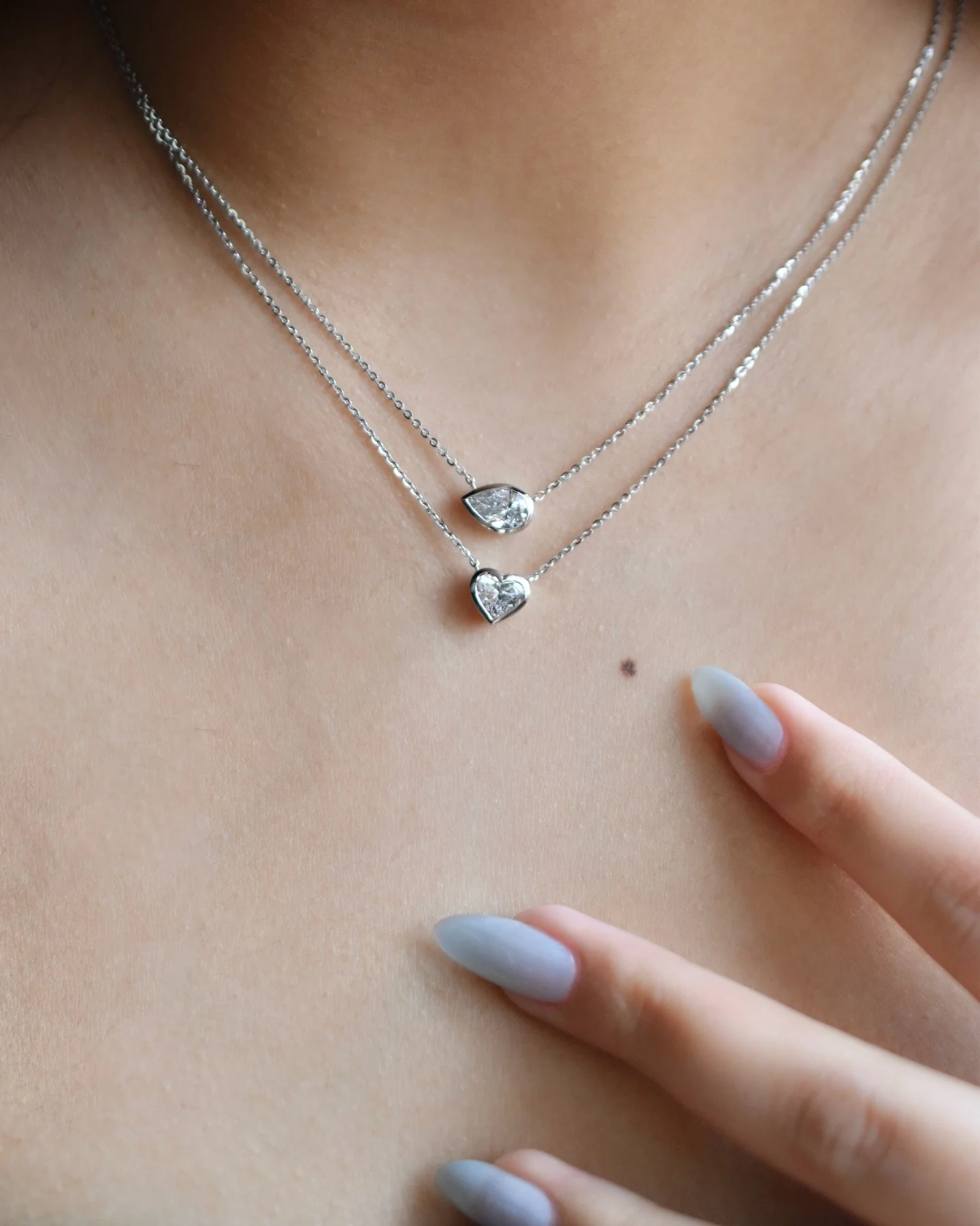 Which Louna Necklace would you pick? Featured are the 1-carat Heart and Pear options ❤️🍐