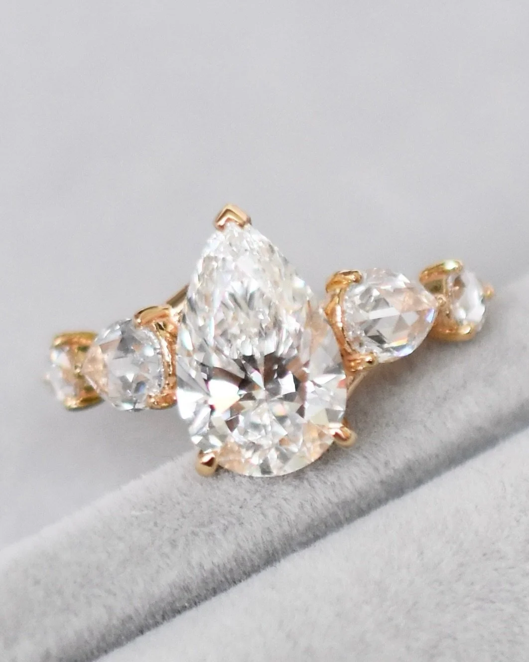 Yellow gold paired with rose-cut diamonds brings all the holiday sparkle 💛💎✨