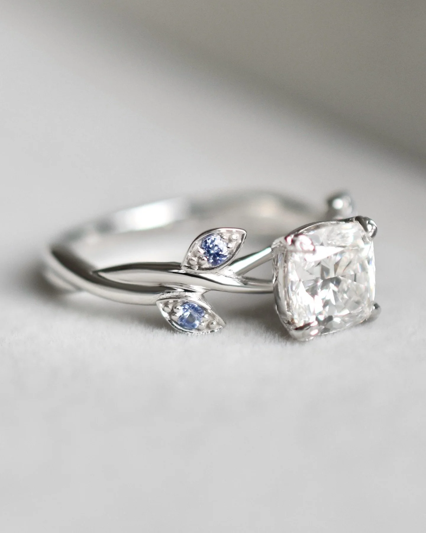 A hint of blue 💙💎

Send us a message to get your dream engagement ring in Singapore 🇸🇬