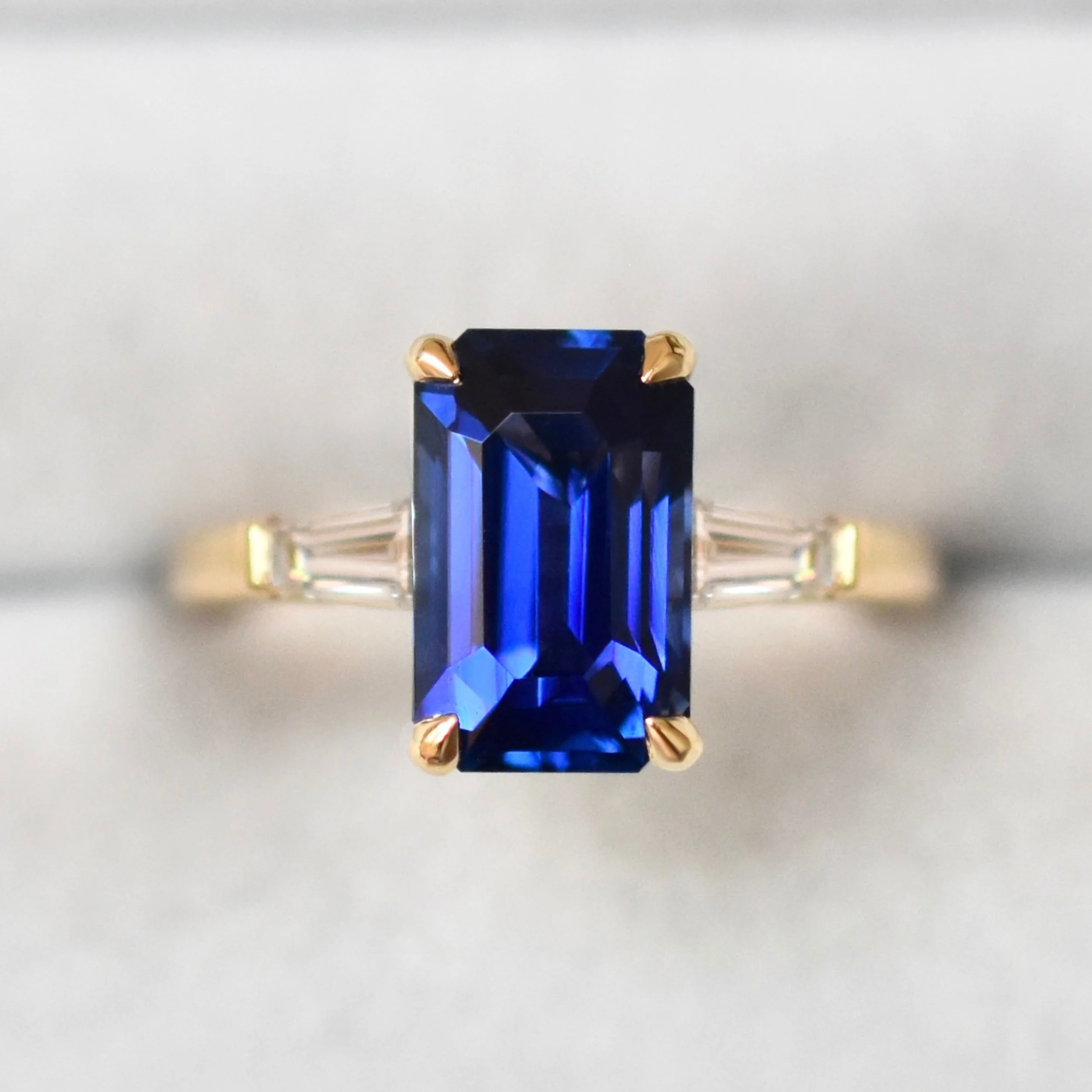Sandy Royal Blue Sapphire Three-stone Ring in Yellow Gold3.jpg