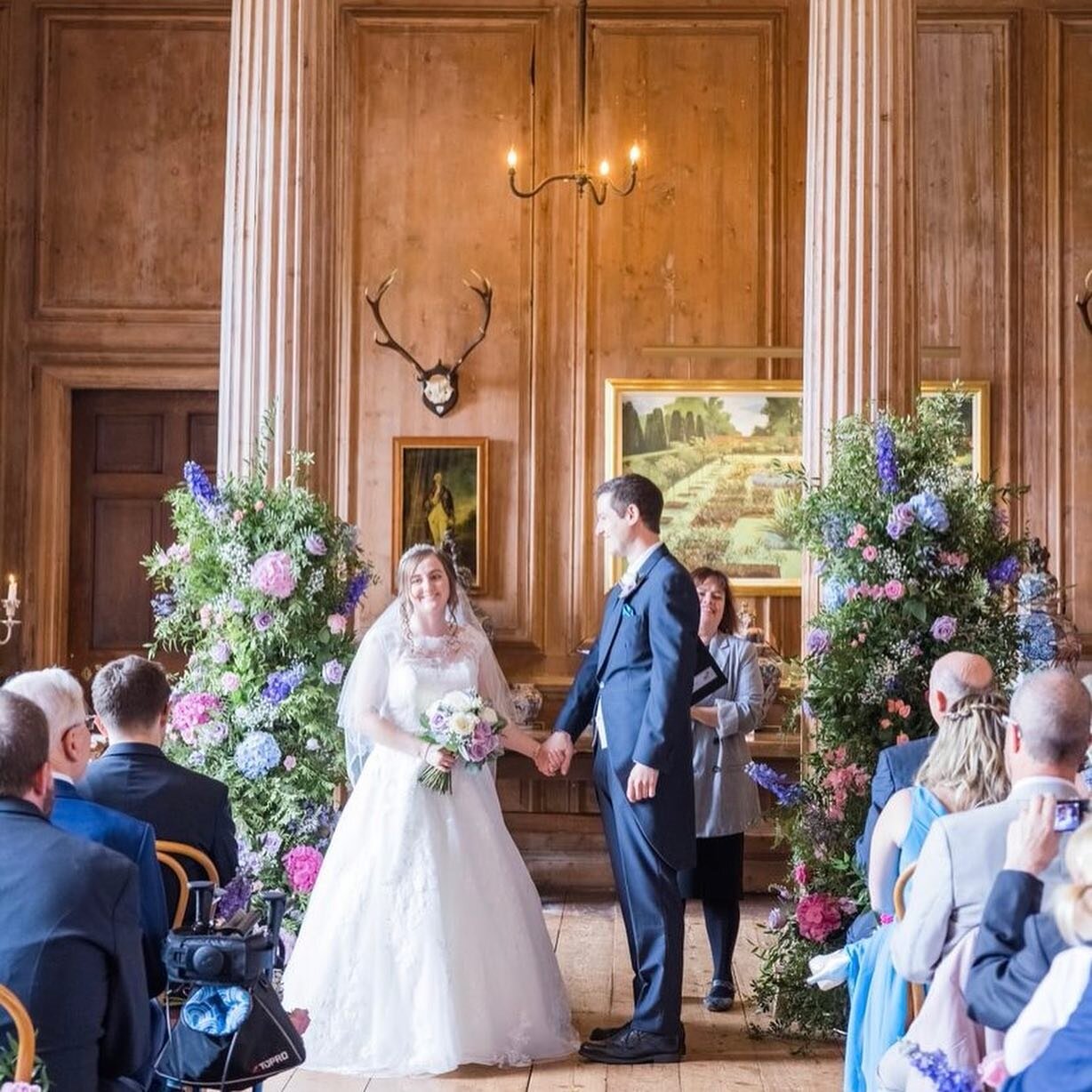 🌿 Laura &amp; James 🌿

Laura thought of every detail when it come to her wedding at Glemham Hall, including a plan b for the good old British summertime weather!

By choosing to go with the large freeform stands it meant if it rained their planned 