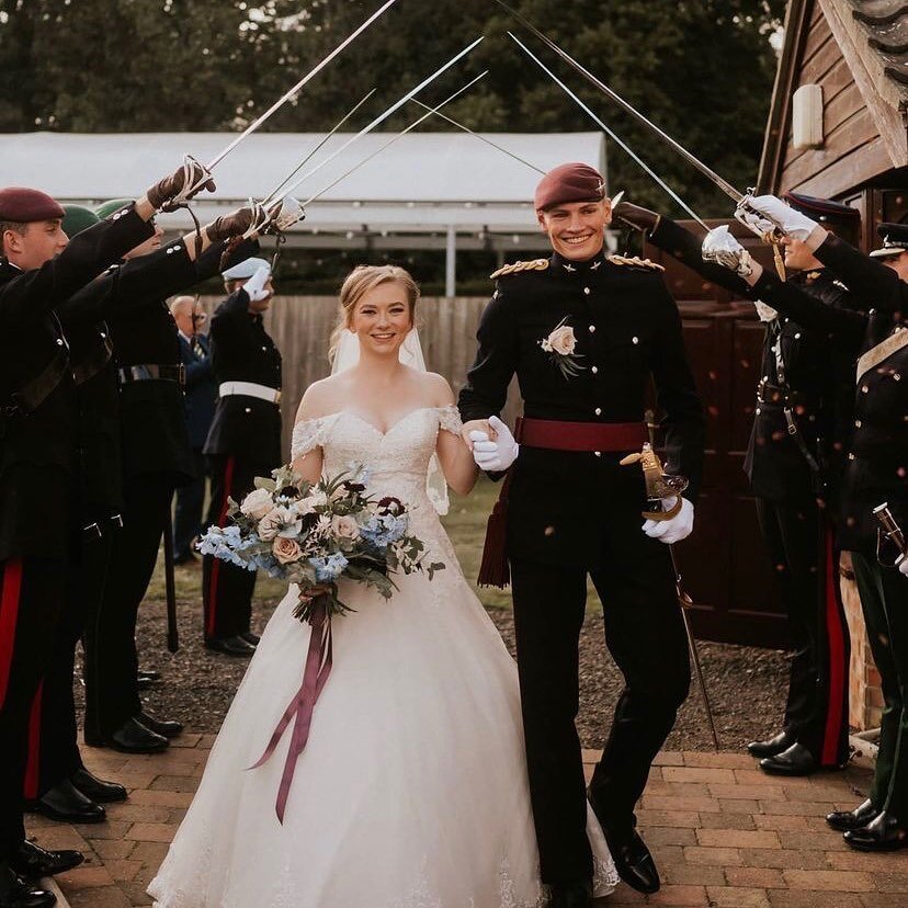 Mondays you come around so quickly! 
Huge congratulations to our couple Beth &amp; Philip who married at @applewoodhall this weekend on their 3rd time lucky date! I love this image by @hannahbarnesphotography 

It&rsquo;s a busy start to the week wit