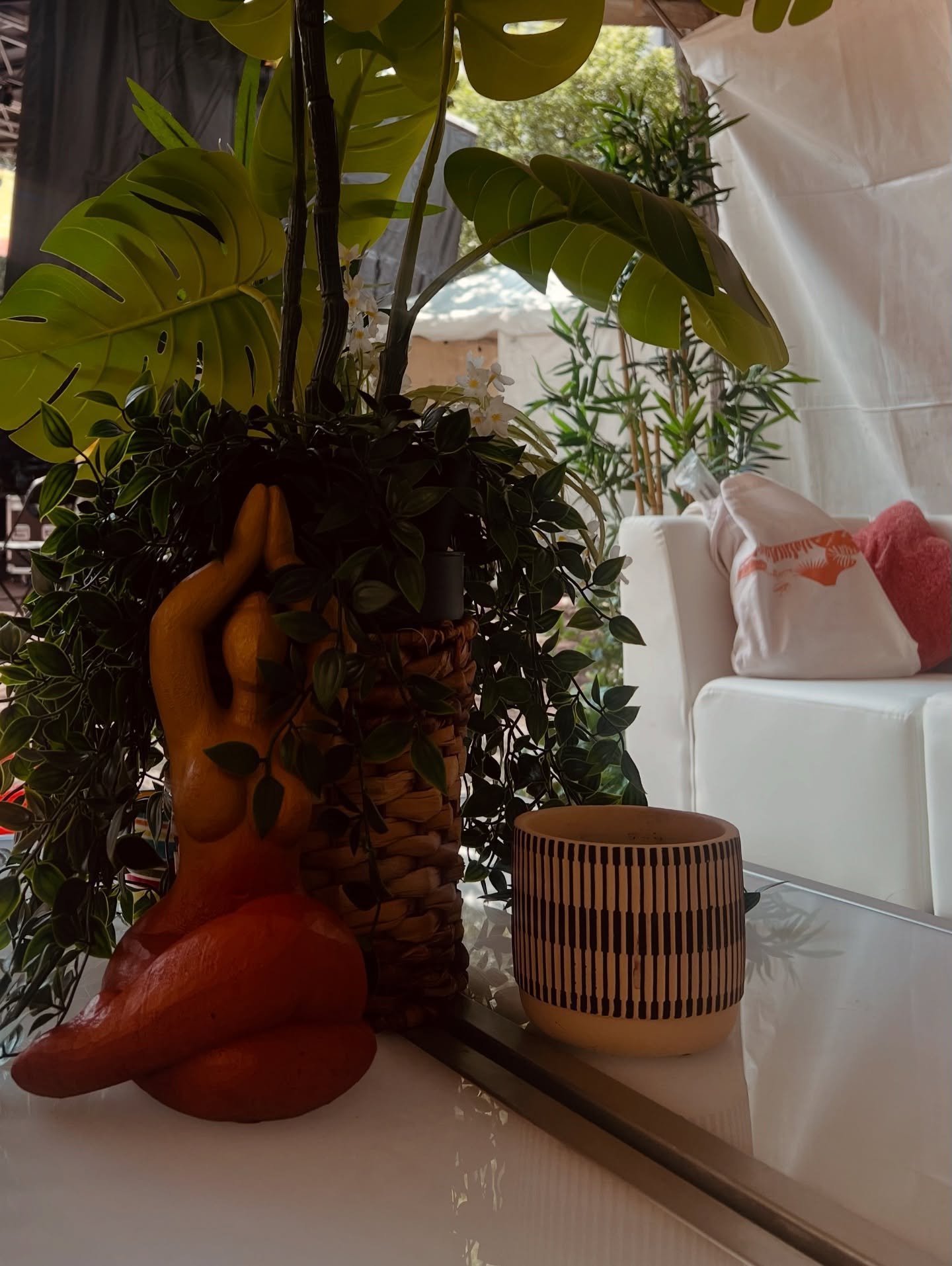 Island elements. 
&mdash;-
@newarkcityparks x @temponetworks Newark Caribbean Festival at Harriet Tubman Park 
&mdash;-
#newark #newarkcaribbeanfestival #design #d&eacute;cor #plantdecor #setdesign #vipsections #designelements