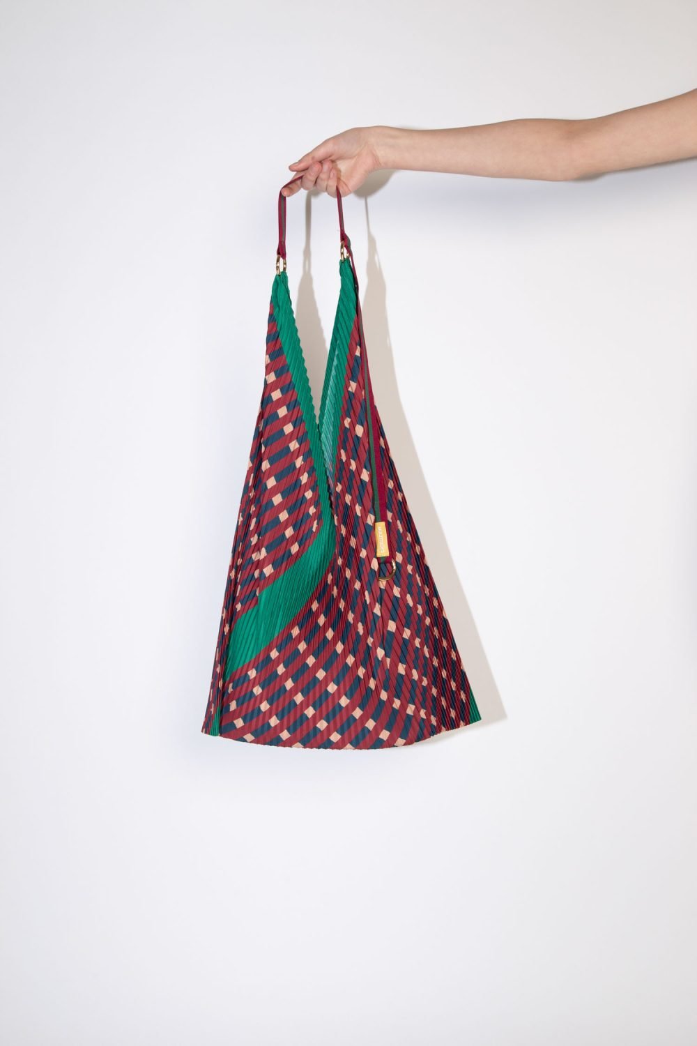 Multitudes-pleated-Y-bag-Sophia-green-hanging-low-1000x1500.jpg