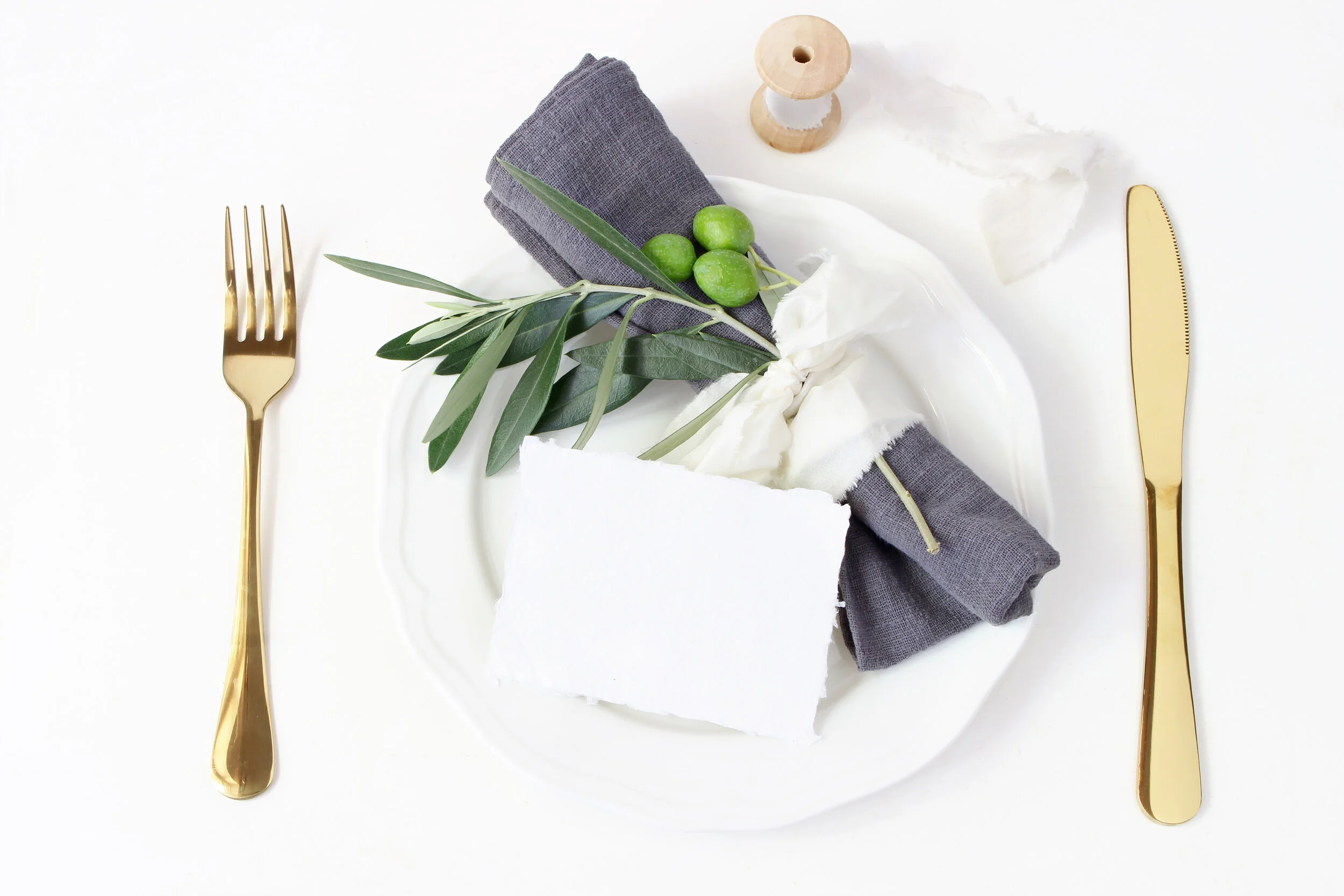 AdobeStock_216556217 Plate Table setting.jpeg