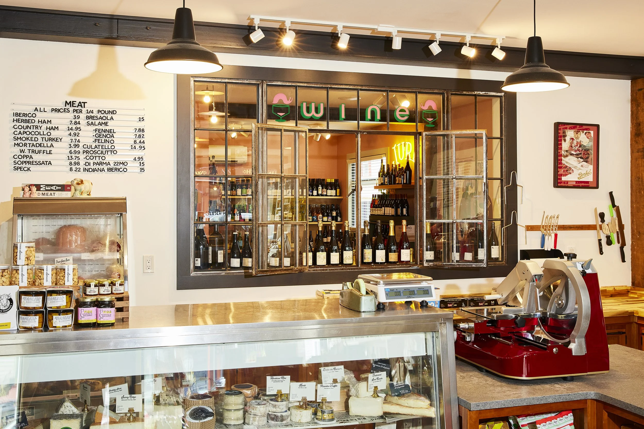 Wolvestudios_SlugWine_250618_227_WineSign.jpg