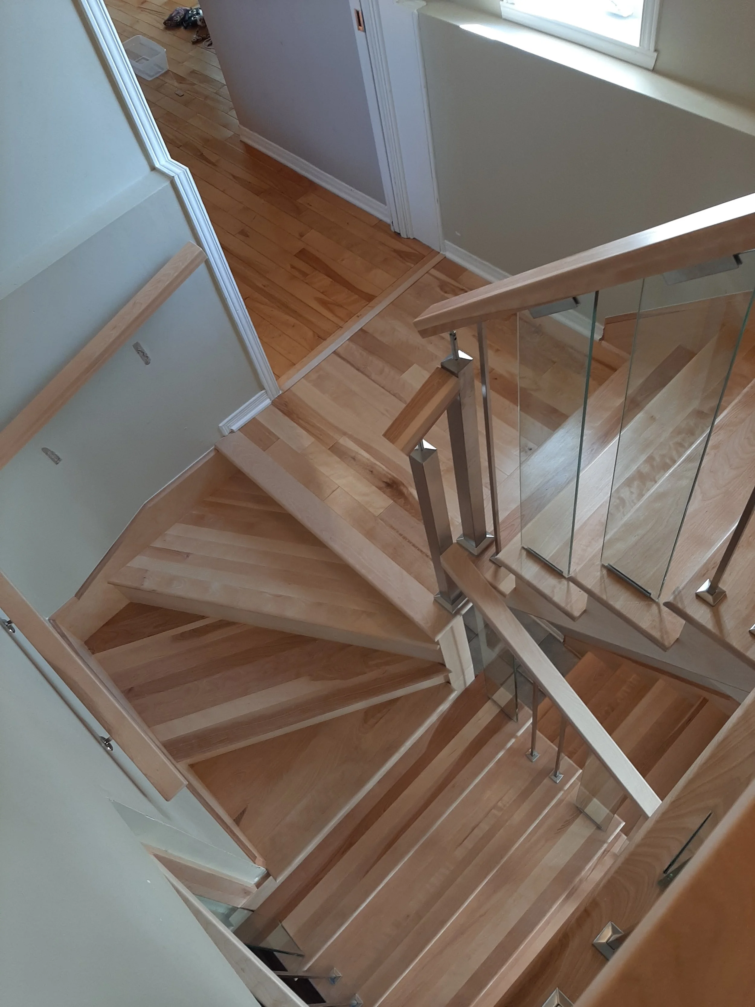 MKL Rénovation et Finition Inc. | Réalisation de l'escalier et des rampes