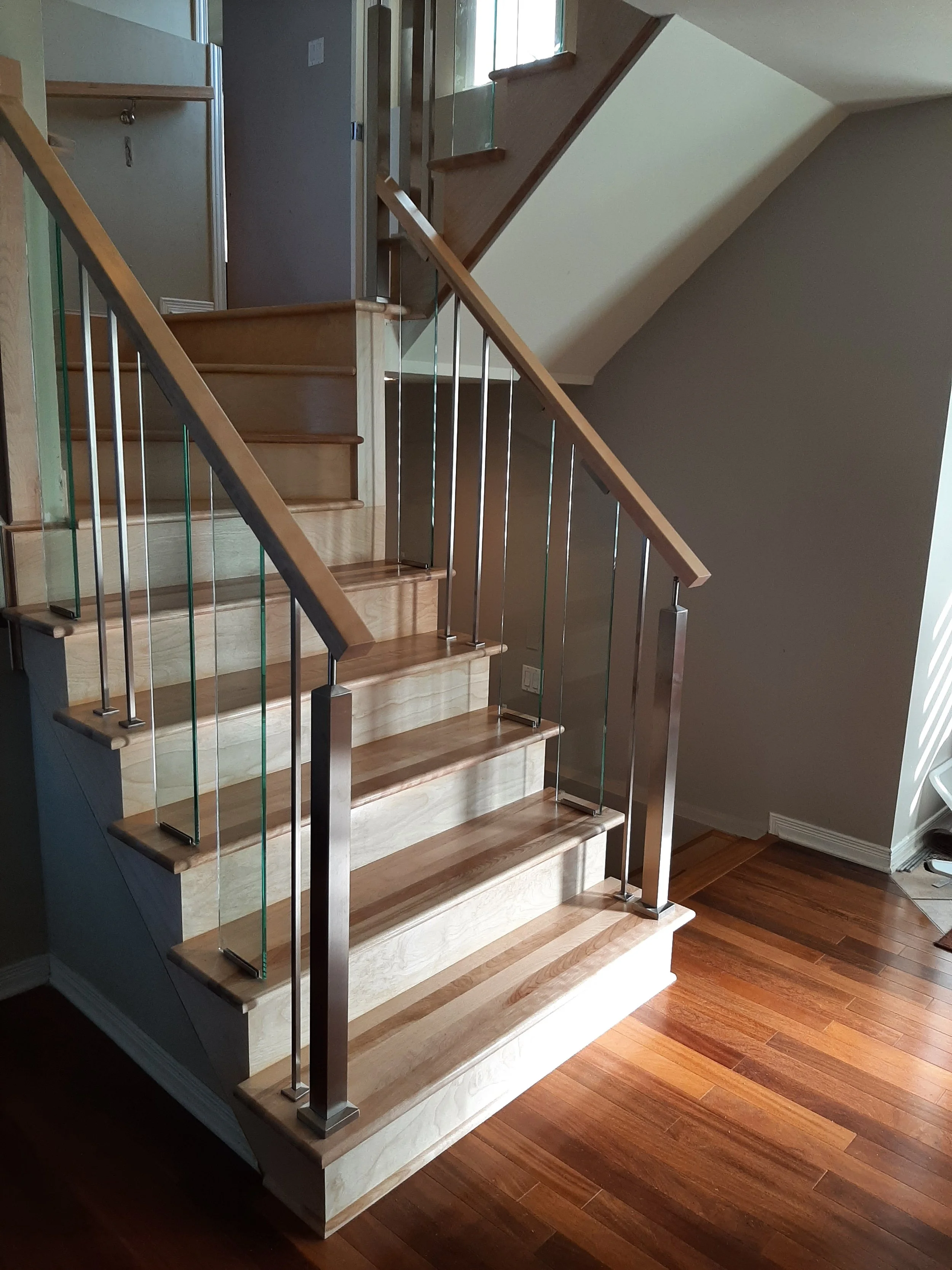 MKL Rénovation et Finition Inc. | Réalisation de l'escalier et des rampes