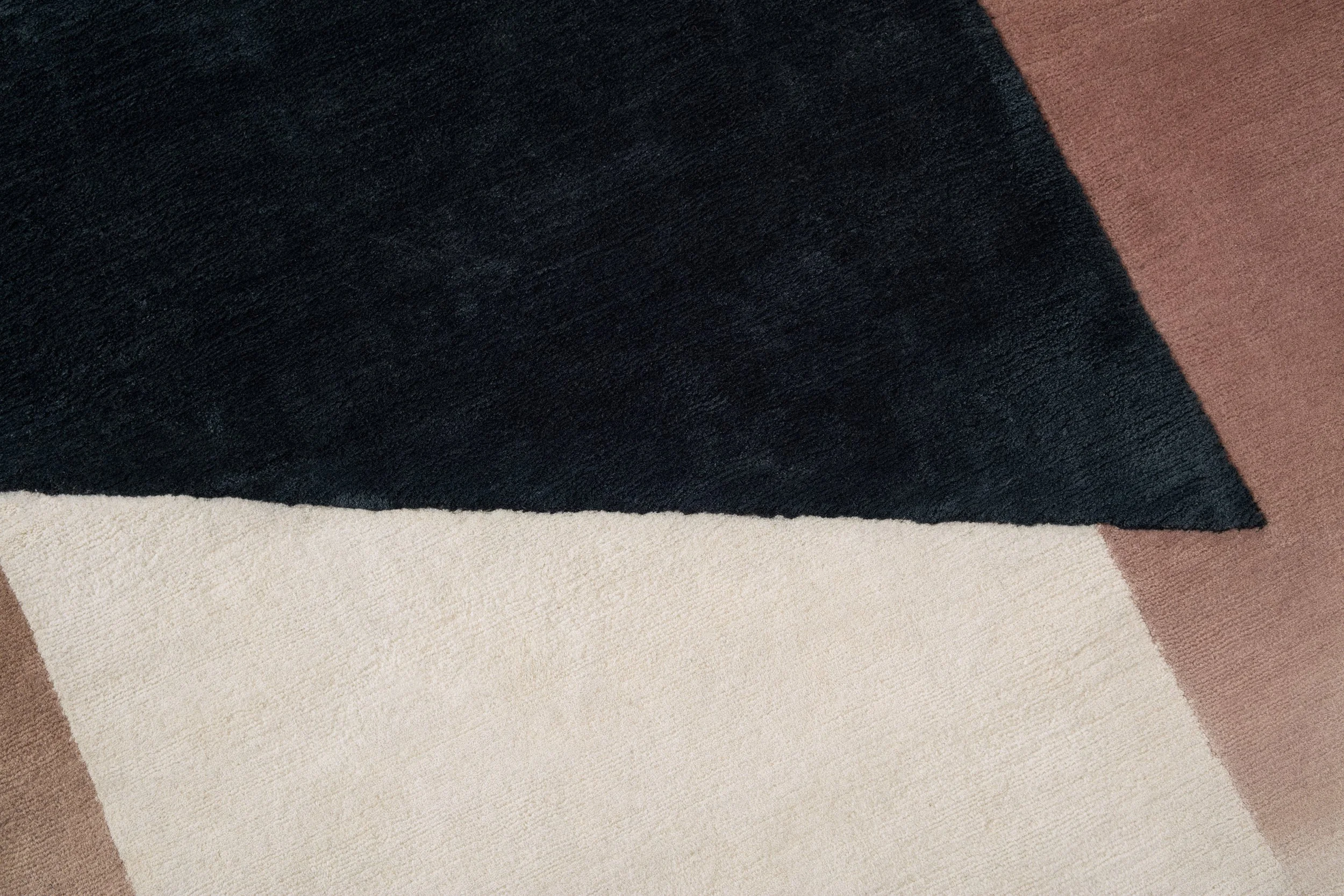 Vestige-Lunara-Detail2-Handknotted-Loominary-CreativeMattersInc.jpg