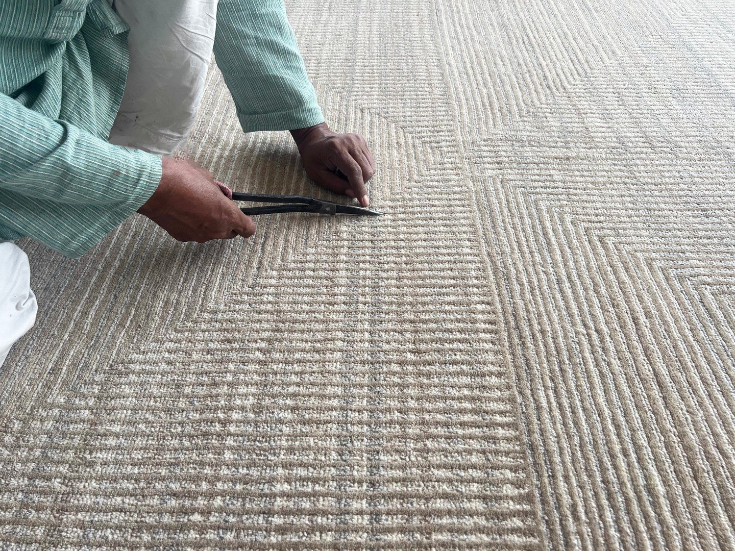 Creative Matters' artisan mills are where our creative floor coverings are brought to life. Exceptionally-skilled global artisans meticulously handknot, handtuft, handweave and handloom our custom and collection pieces. ⁠
⁠
Here, a skilled artisan at