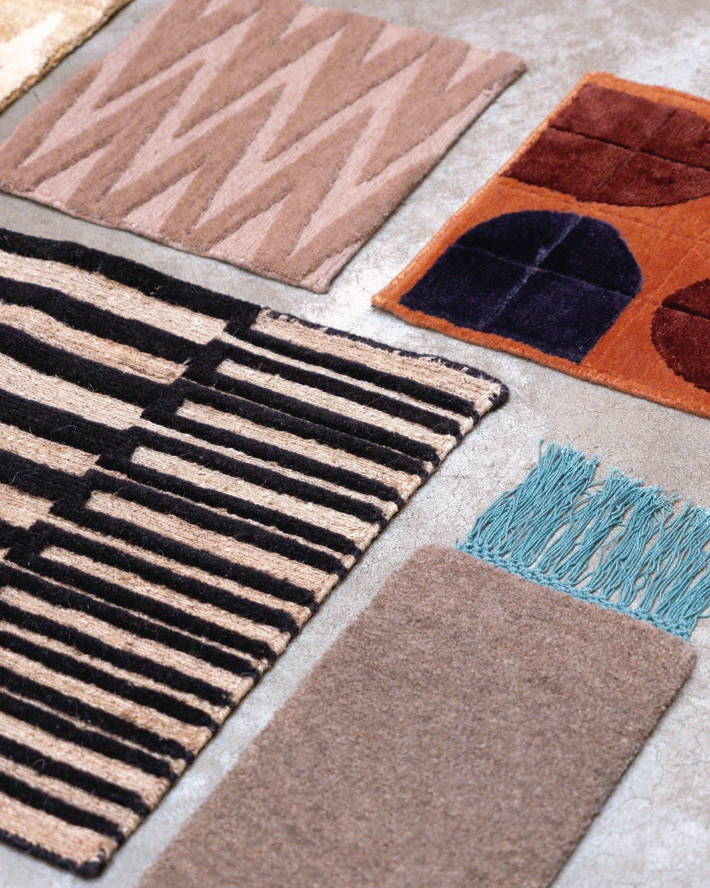 A moment inside our Brussels Studio, where ideas take shape through sampling. From subtle zigzags to bold geometry, linear stripes to tactile solids, each sample explores pattern, texture and material in dialogue. Part of our custom process, where ev