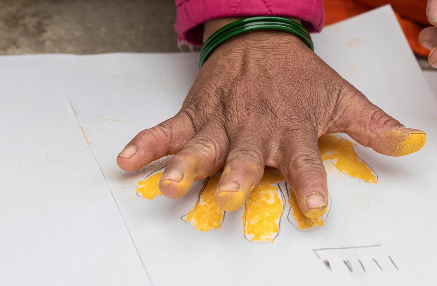 Retour sur la Journée de l'art au Népal, un moment où nos artisans ont quitté leur métier à tisser pour explorer les couleurs, les compositions et la créativité. ⁠
⁠
En tant que fier partenaire de Label STEP, Creative Matters s'engage en faveur du commerce équitable, de la production éthique et du soutien