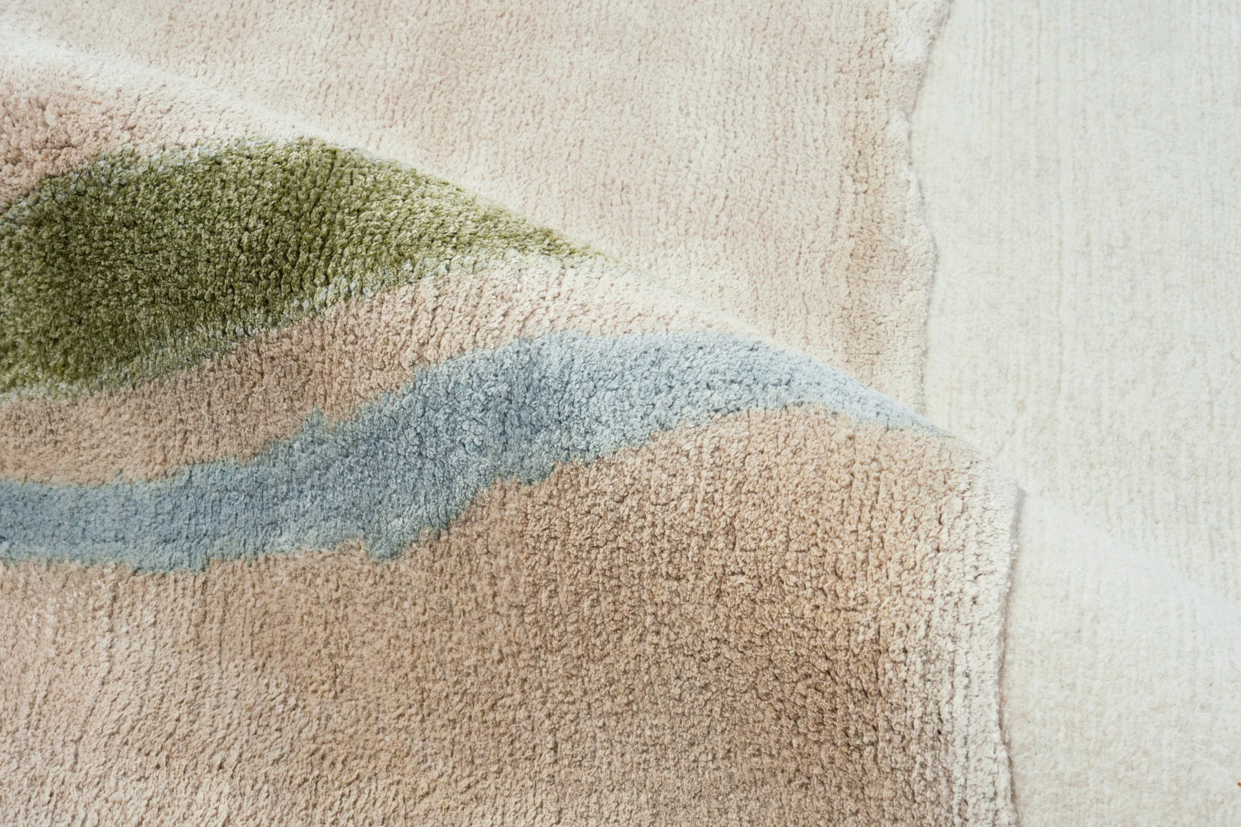 Cento-Cedar-Detail1-Handknotted-Loominary-CreativeMattersInc.jpg