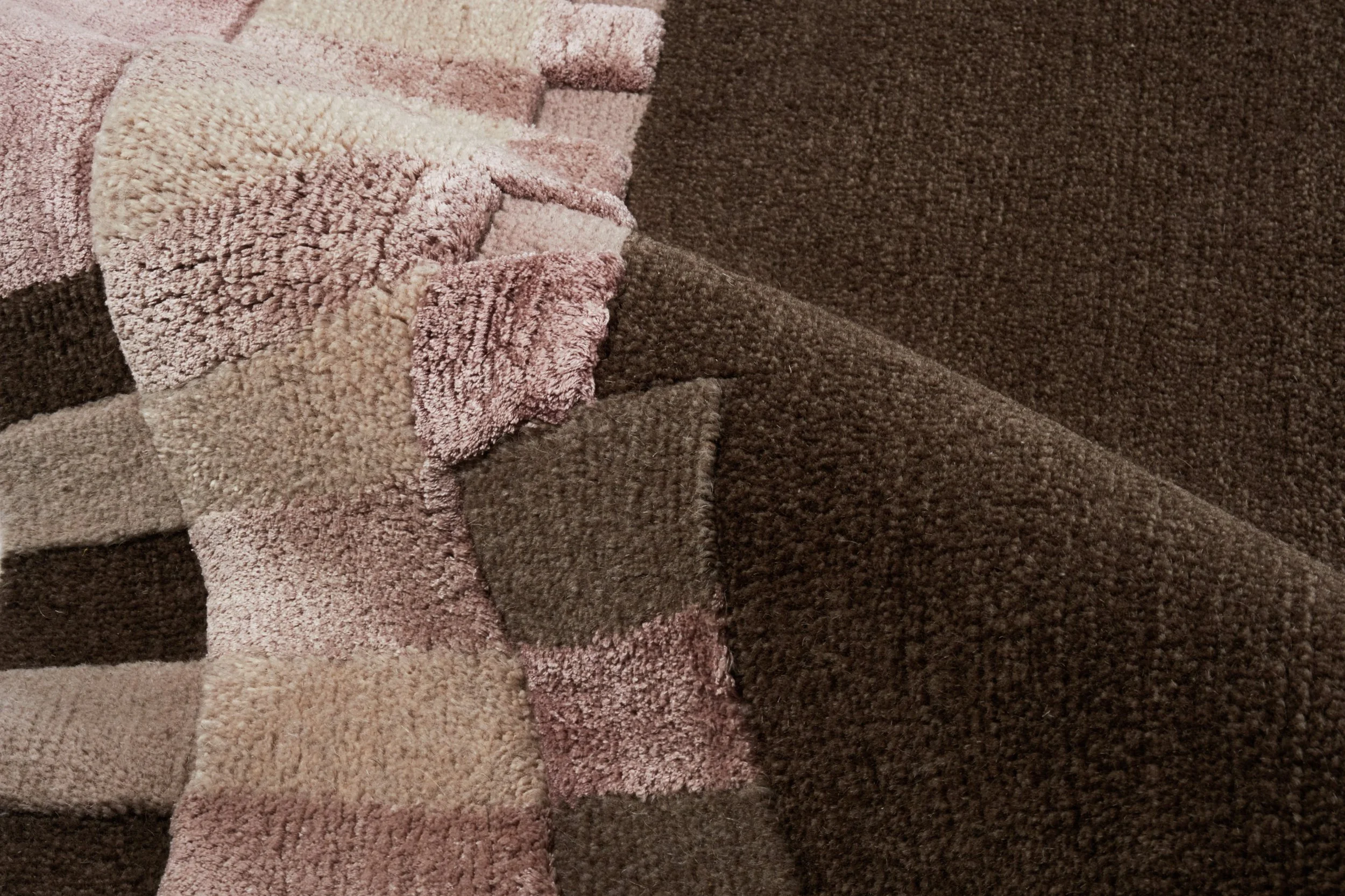 Trace-Pebble-Detail1-Handknotted-Loominary-CreativeMattersInc.jpg