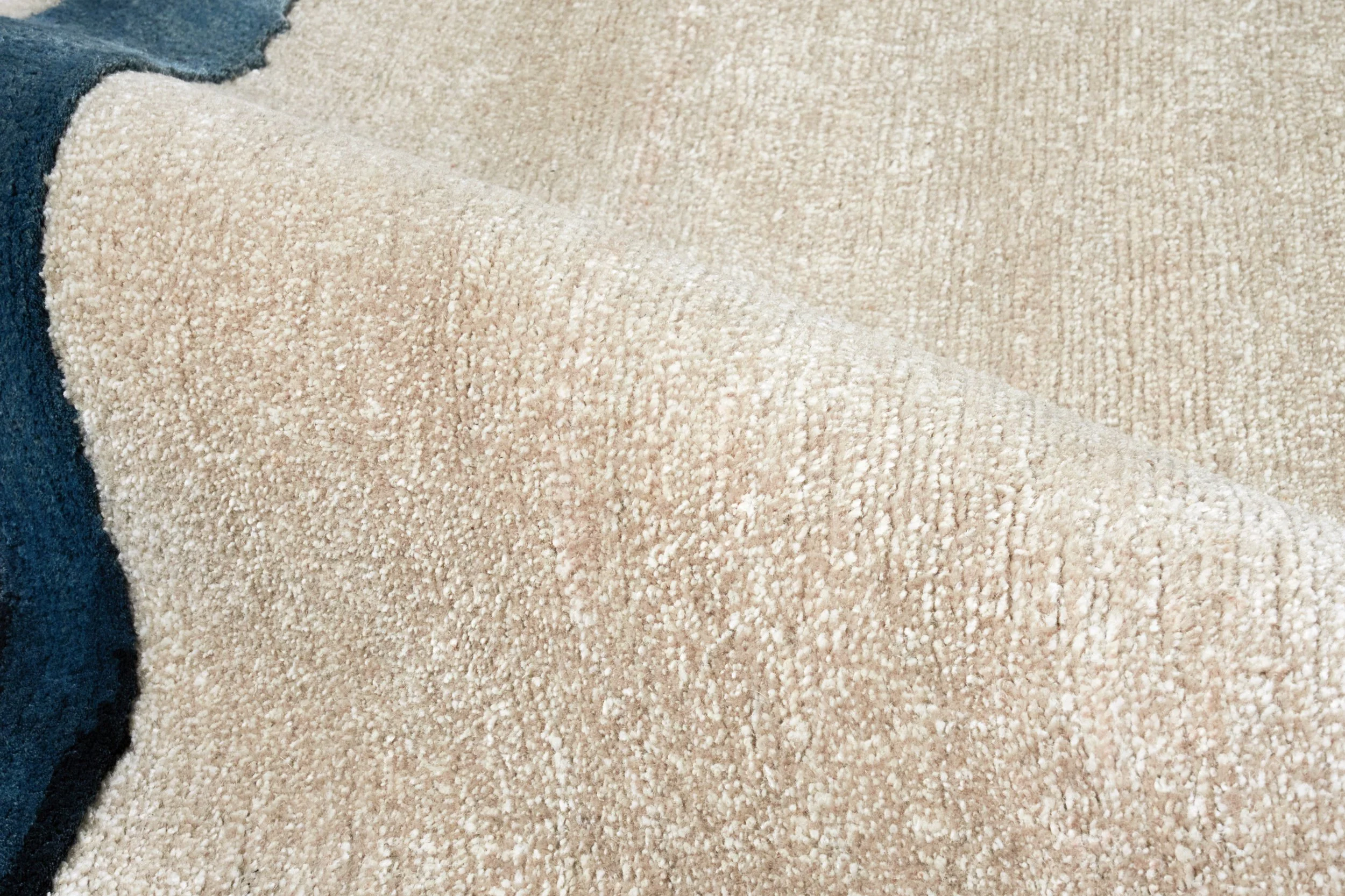 Ebb-Ocean-Detail1-Handknotted-Loominary-CreativeMattersInc.jpg