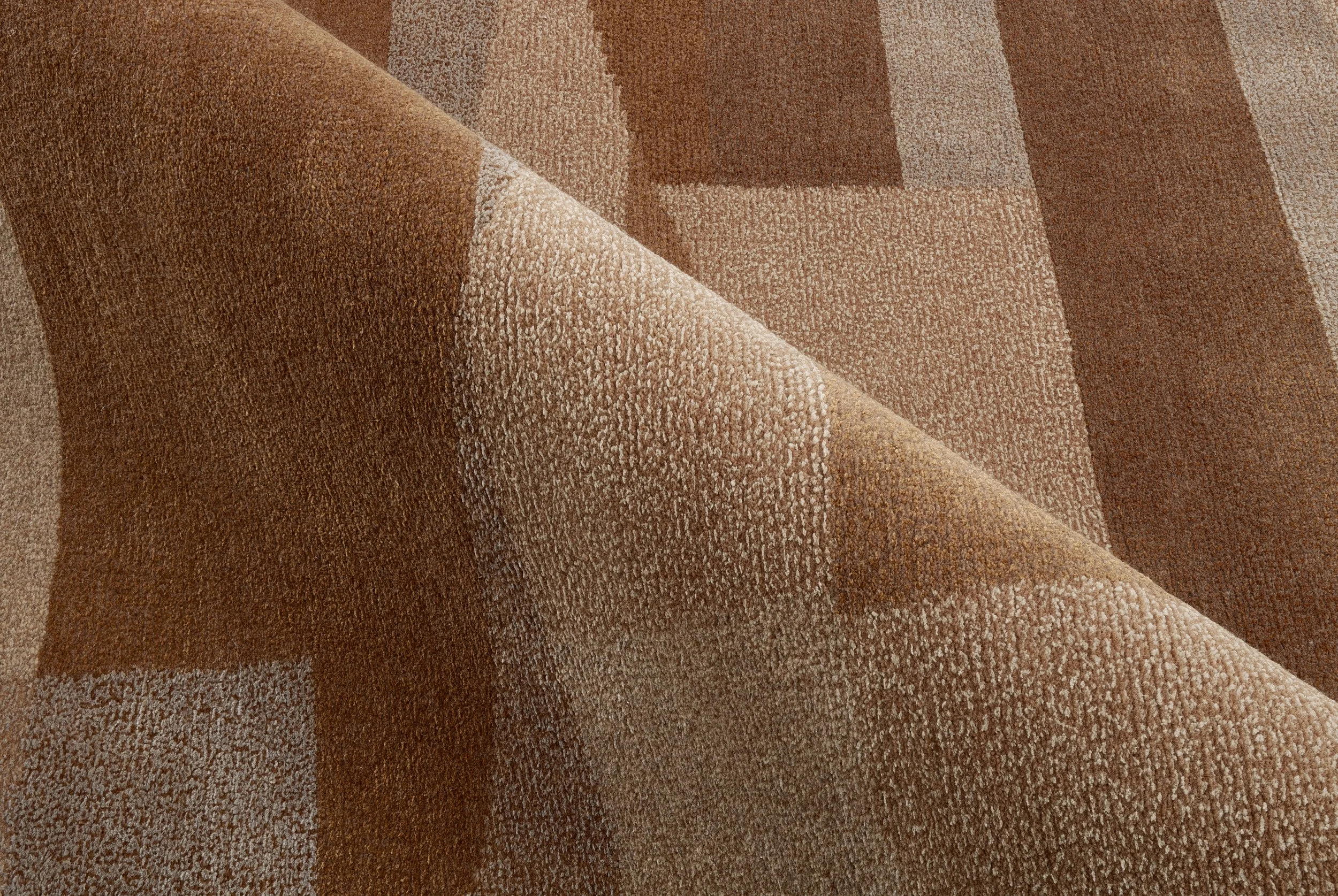 Kiaro-Sepia-Detail1-Handknotted-Loominary-CreativeMattersInc.jpg