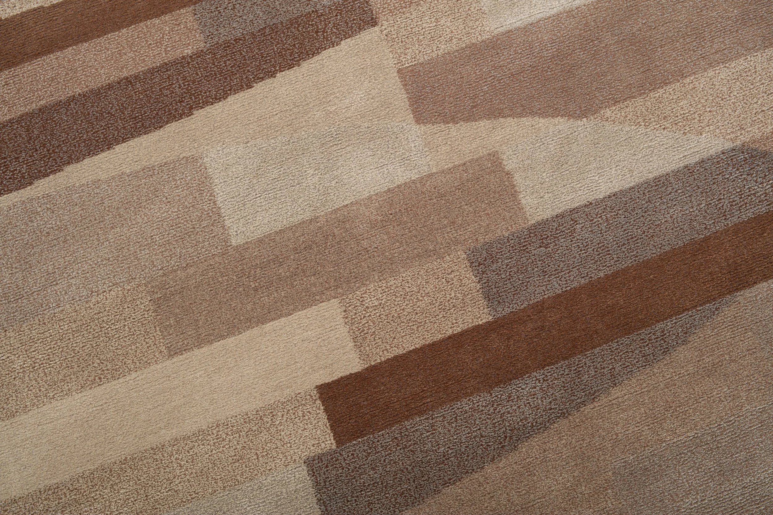 Kiaro-Sepia-Detail2-Handknotted-Loominary-CreativeMattersInc.jpg
