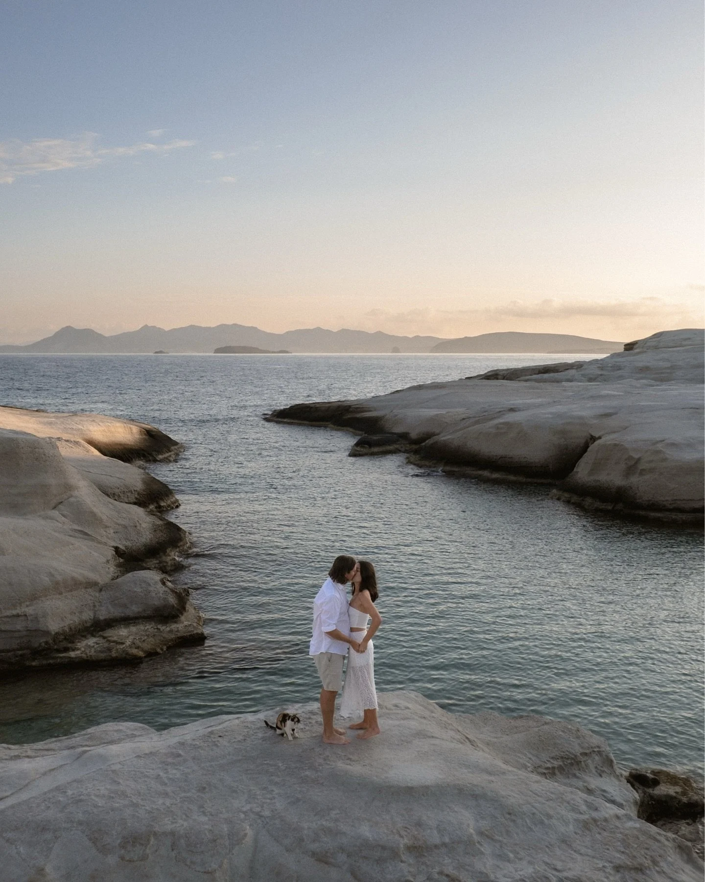 Maddy, Scotty &amp; a Sarakiniko sunrise 🇬🇷🐈✨

When Maddy reached out to me last week, I just knew that the planets had aligned in the most perfect timing. They recently got engaged, have been travelling Europe and chose to spend the end of their 
