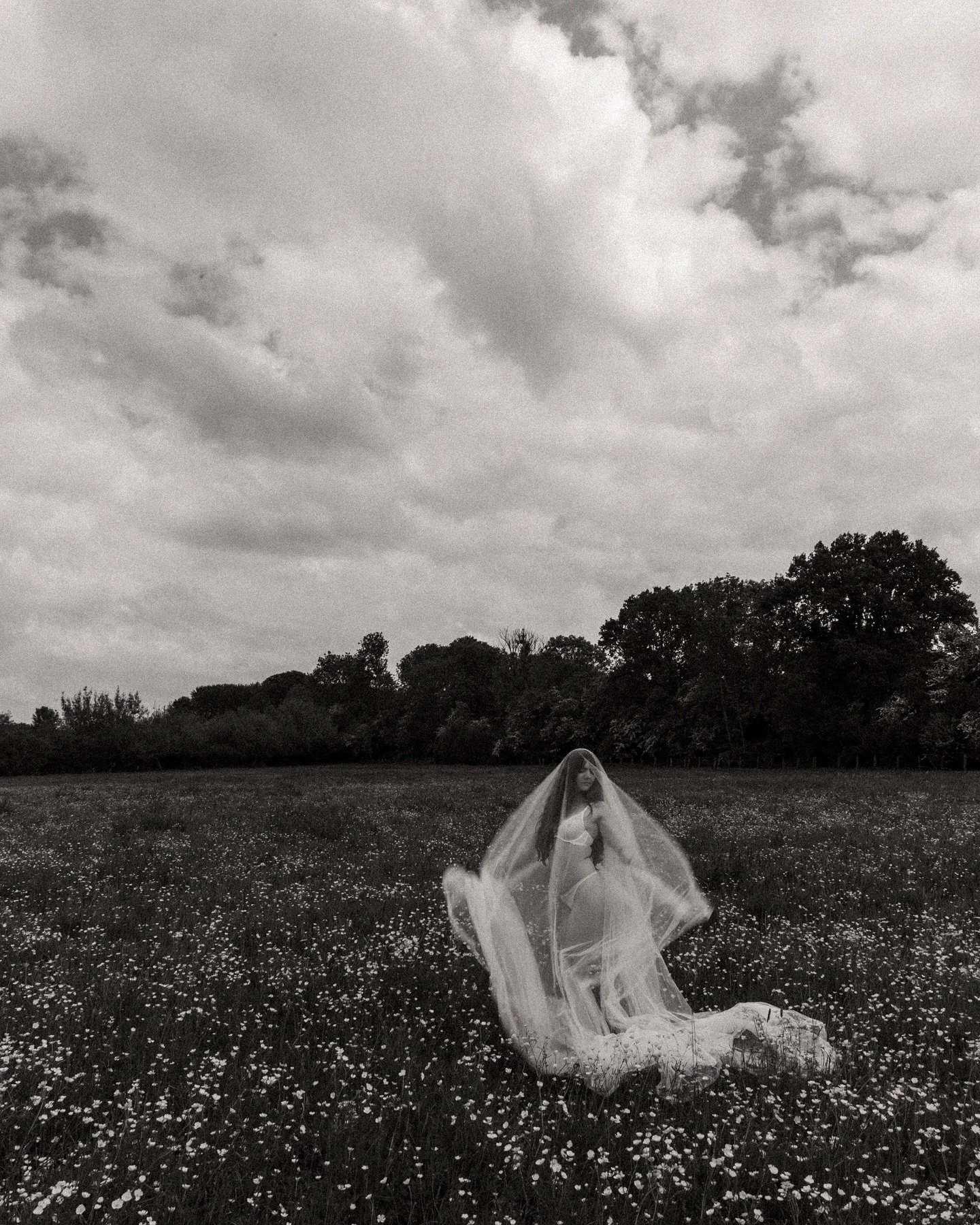 Spooky season but make it sexy, bridal inspired and in the English countryside 👻🌼✨

Love a cheeky little boudoir session outdoors with @kwellerdvil being my muse, as always. Doesn&rsquo;t she look INCREDIBLE?!?!

Must be the season of the witch 🧙?