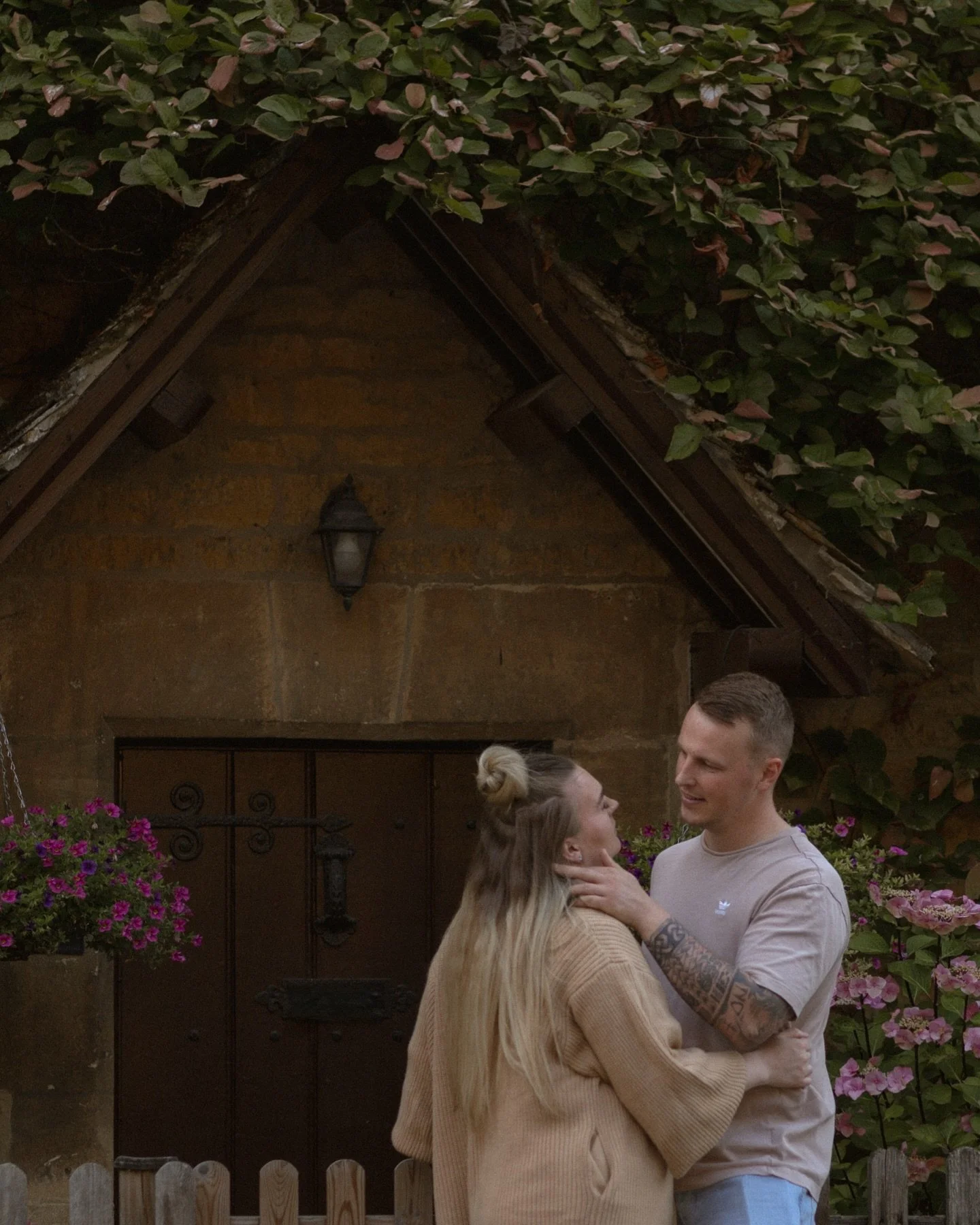 Engagement sessions in The Cotswolds 💍✨

Taking it back to a beautiful summer evening with Connor and Shannon in none other than Bourton-on-the-Water in The Cotswolds.

The wonderful thing about Bourton is although it gets super busy in the summer m