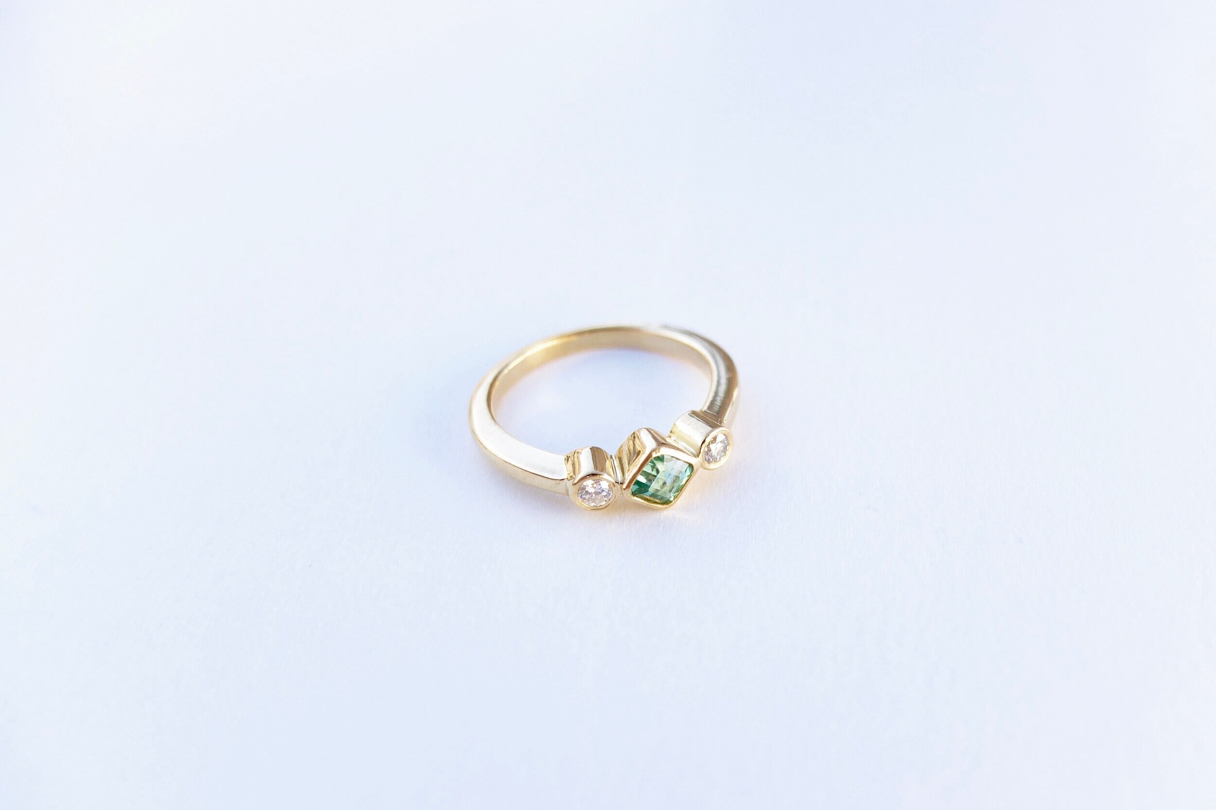 8.Rita_Carrega_Joalharia_Jewelry_Anel_Ouro_Brilhantes_Esmeralda_Gold_Ring_Diamonds_Emerald_.jpg