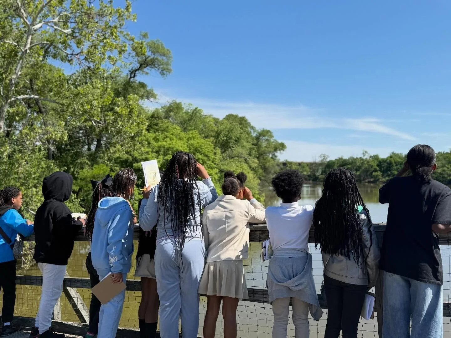 Fresh air. Sunshine. Movement. Joy.

Today @turnercydc 4th graders at explored @kingmanisland and Heritage Island, seeing nature through the lens of a heron, frog, snail, and dragonfly. Students looked up, crouched down, zoomed in, and noticed the ti
