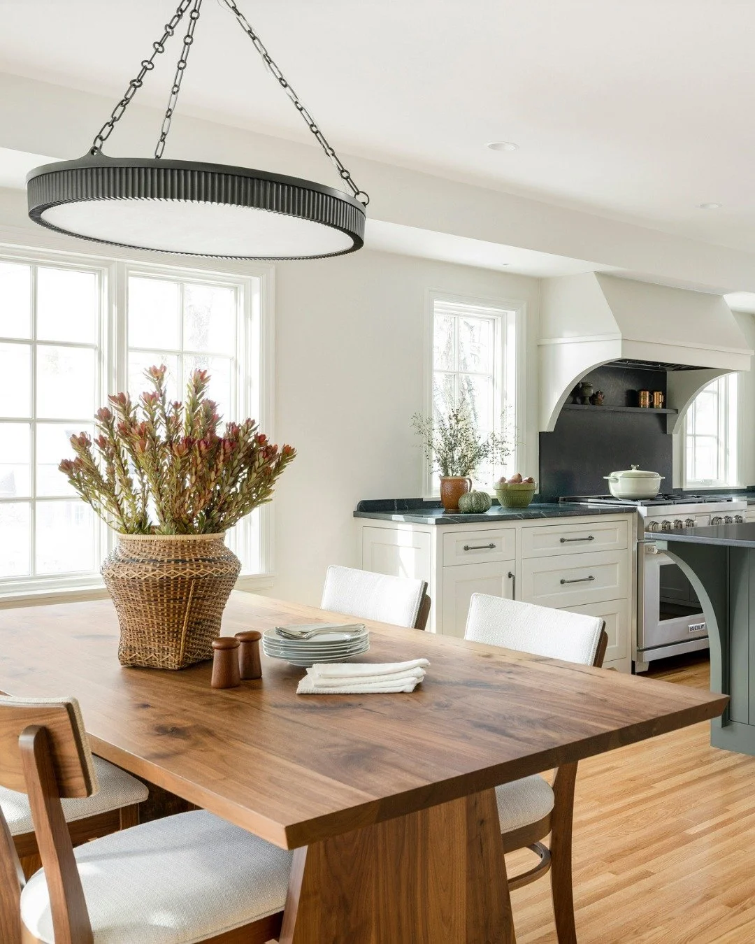 ✨ Embracing the Change of Seasons ✨⁣
⁣
As the days grow shorter and the light shifts, we find ourselves craving warmth, comfort, and spaces that feel grounded. 🍂⁣
⁣
This kitchen welcomes the softer daylight beautifully. Rich wood tones, layered text