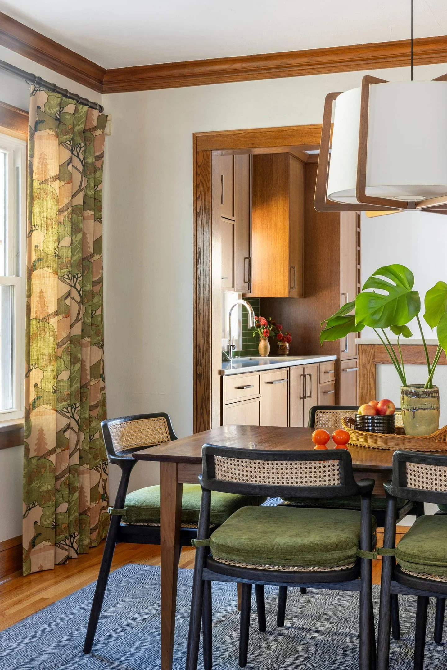 A week of Sneak Peeks 👀 Day #5⁣
⁣
Wrapping up our week of sneak peeks with a glimpse of the newly completed Saratoga project &mdash; classic bungalow bones, that golden hour glow, and just a hint of martini magic ✨🍸⁣
⁣
Cheers to the weekend!⁣
⁣
📸 