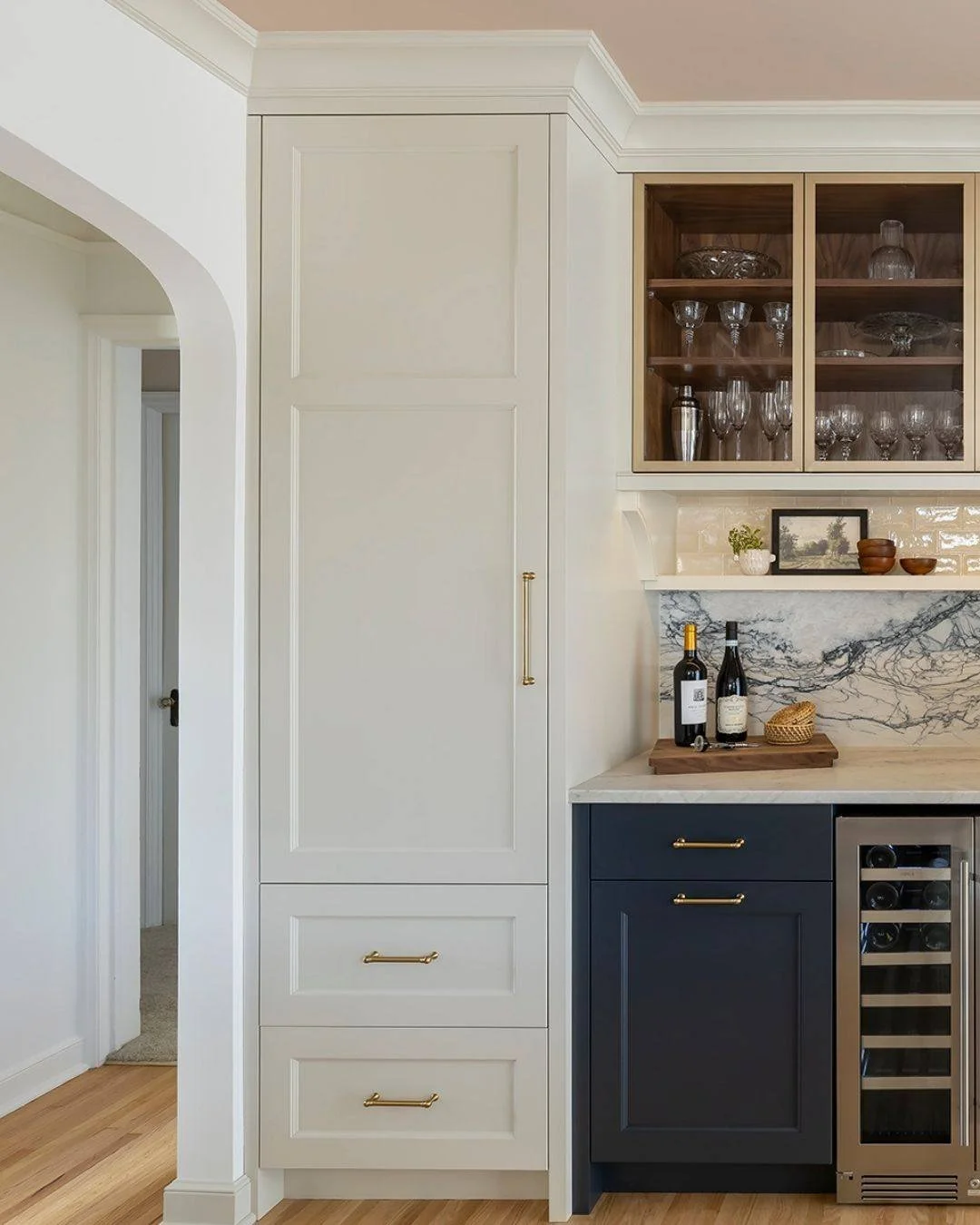 🧩 Will all my small appliances fit in my new kitchen??⁣
⁣
Here&rsquo;s the secret: when you plan for it, everything can have a home.⁣
⁣
Custom cabinetry isn&rsquo;t just about how it looks,  it&rsquo;s about how it works. By designing cabinet interi