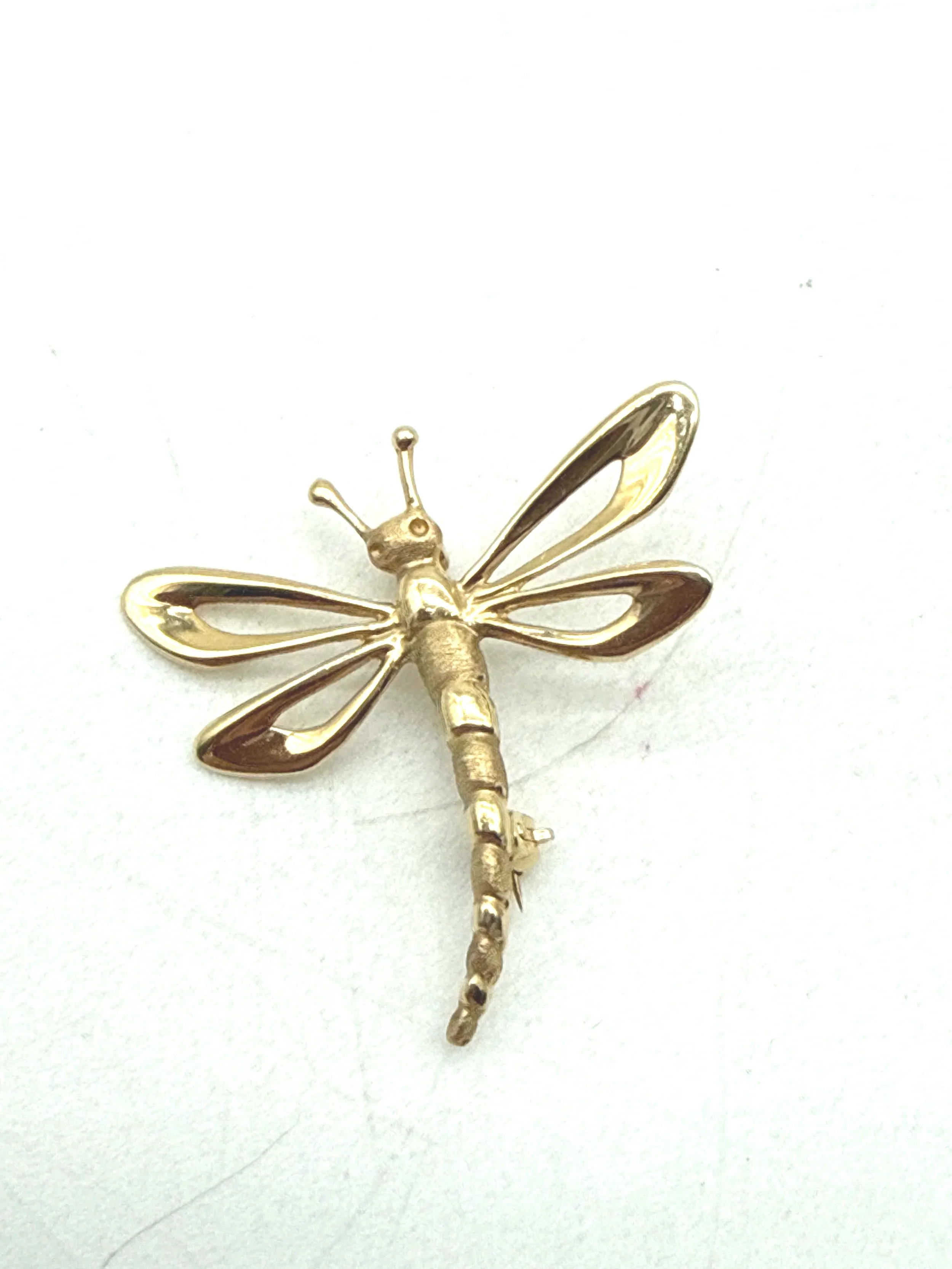 665.  14kt dragonfly  brooch 2.21 gm 1'' verbal appraisal $975