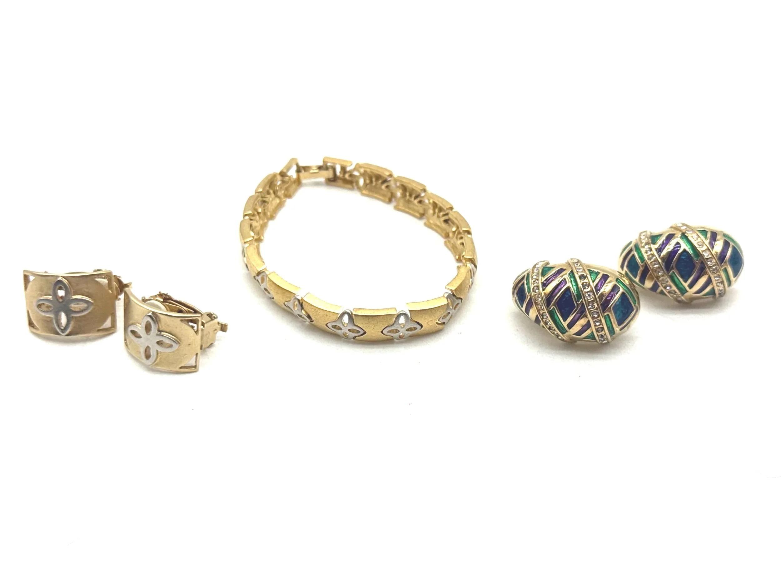 675.  Vintage Butler bracelet 7'' and 2 pairs clip earrings