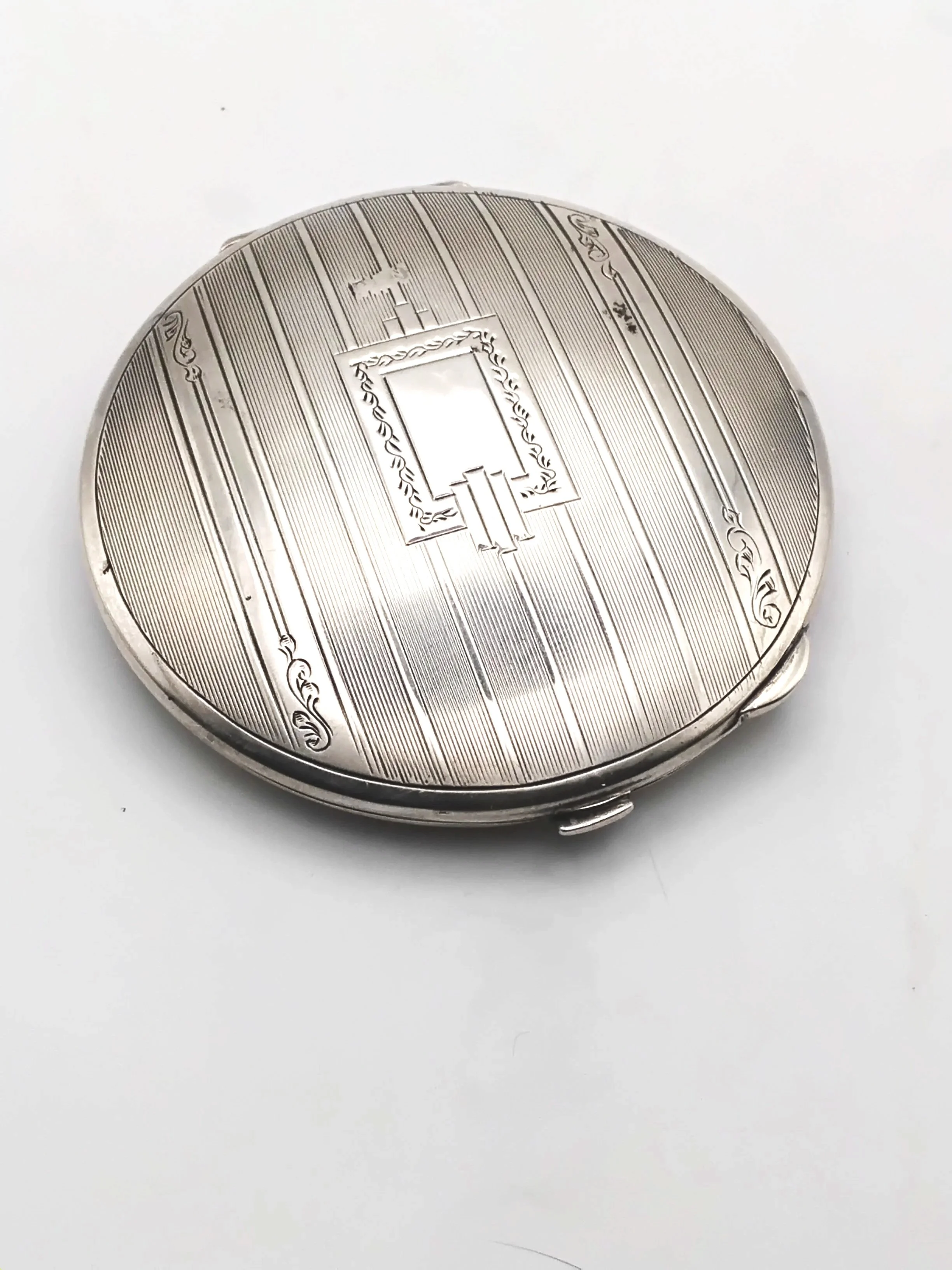 592.  Sterling silver hallmarked Mappin and Webb compact 2.75''