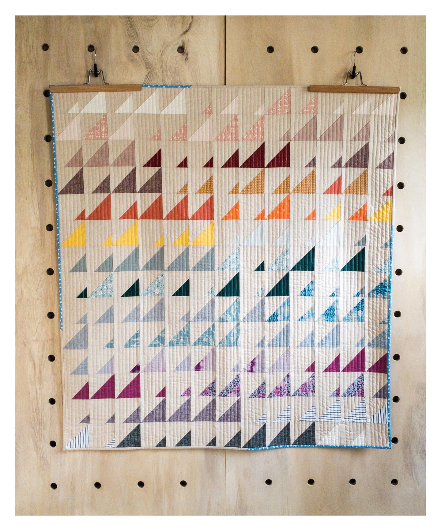 Finally finished something. 

#prismquilt #purlsoho #purlsohobusyhands #modernquilting #modernquilter #modernquilts