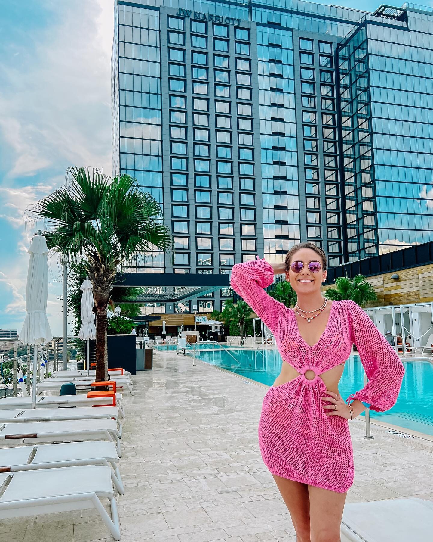 Rooftops 🤝 pools 

Booked my @jwmarriotttampa daycation with @resortpass for an easy day by the pool and had the most fun swimming with a view of Downtown Tampa! 🌇🌊

Click the link in stories to book your #daypass and vacation in your own city thi