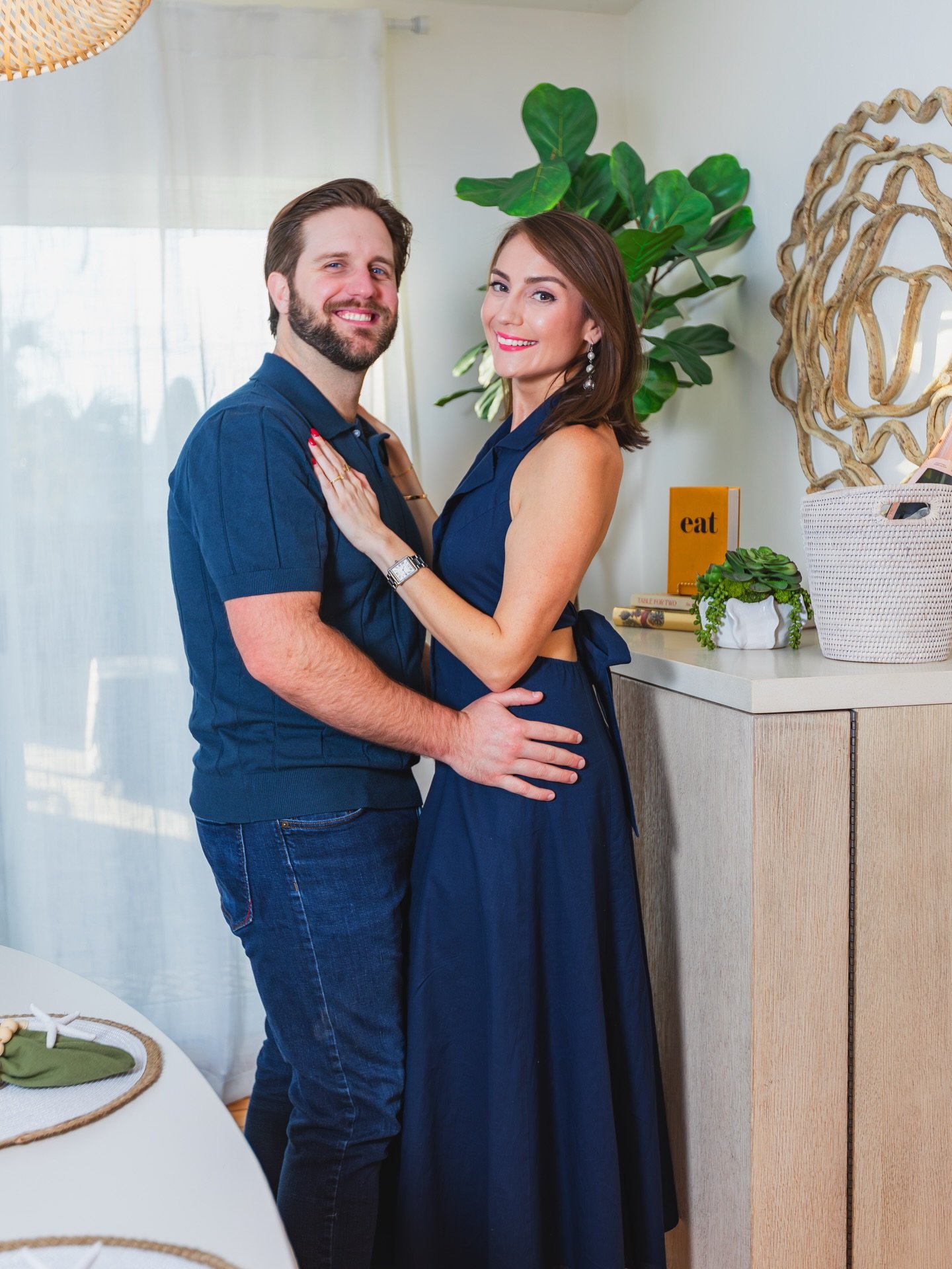 The before and after of our dining room that went from farmer&rsquo;s-market college table energy to fully elevated, thoughtfully designed, and completely reimagined with @matterbrothersfurnituredesign.🍽️🪑

The Dockside 80&rdquo; Oval Dining Table 