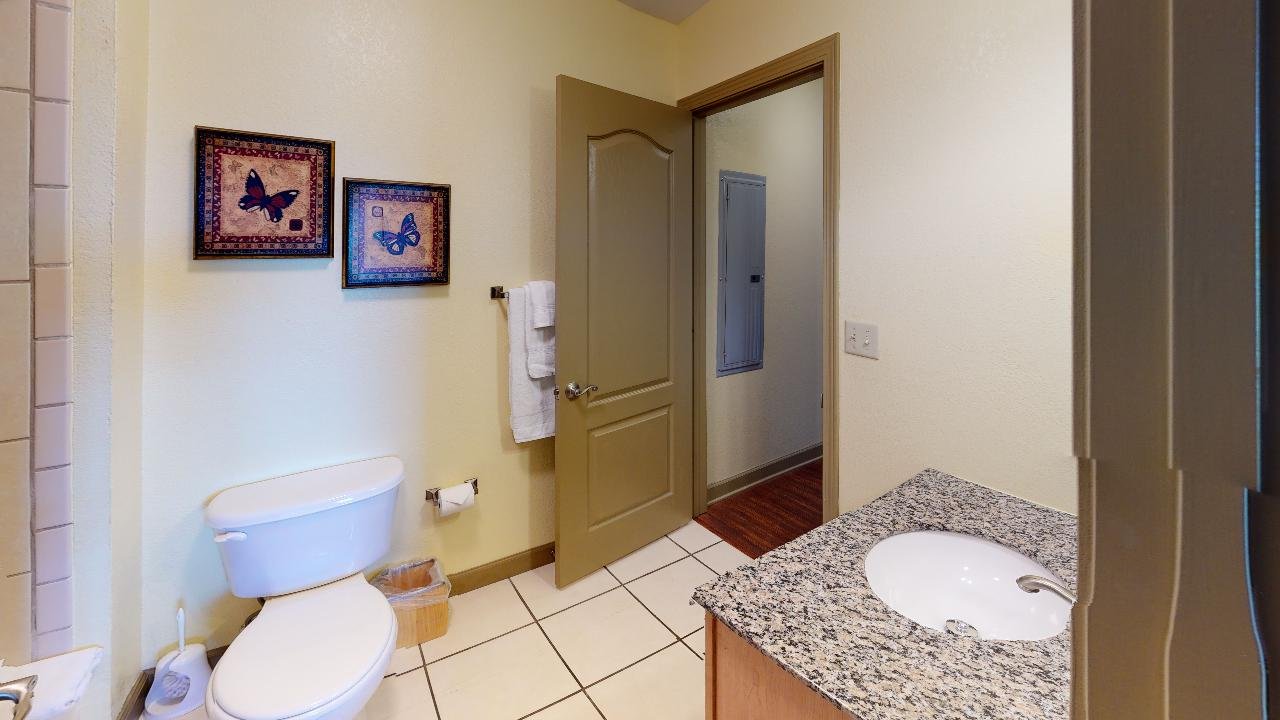 SD-Properties-Plus-Mountain-View-Condo-2506-Bathroom(1).jpg